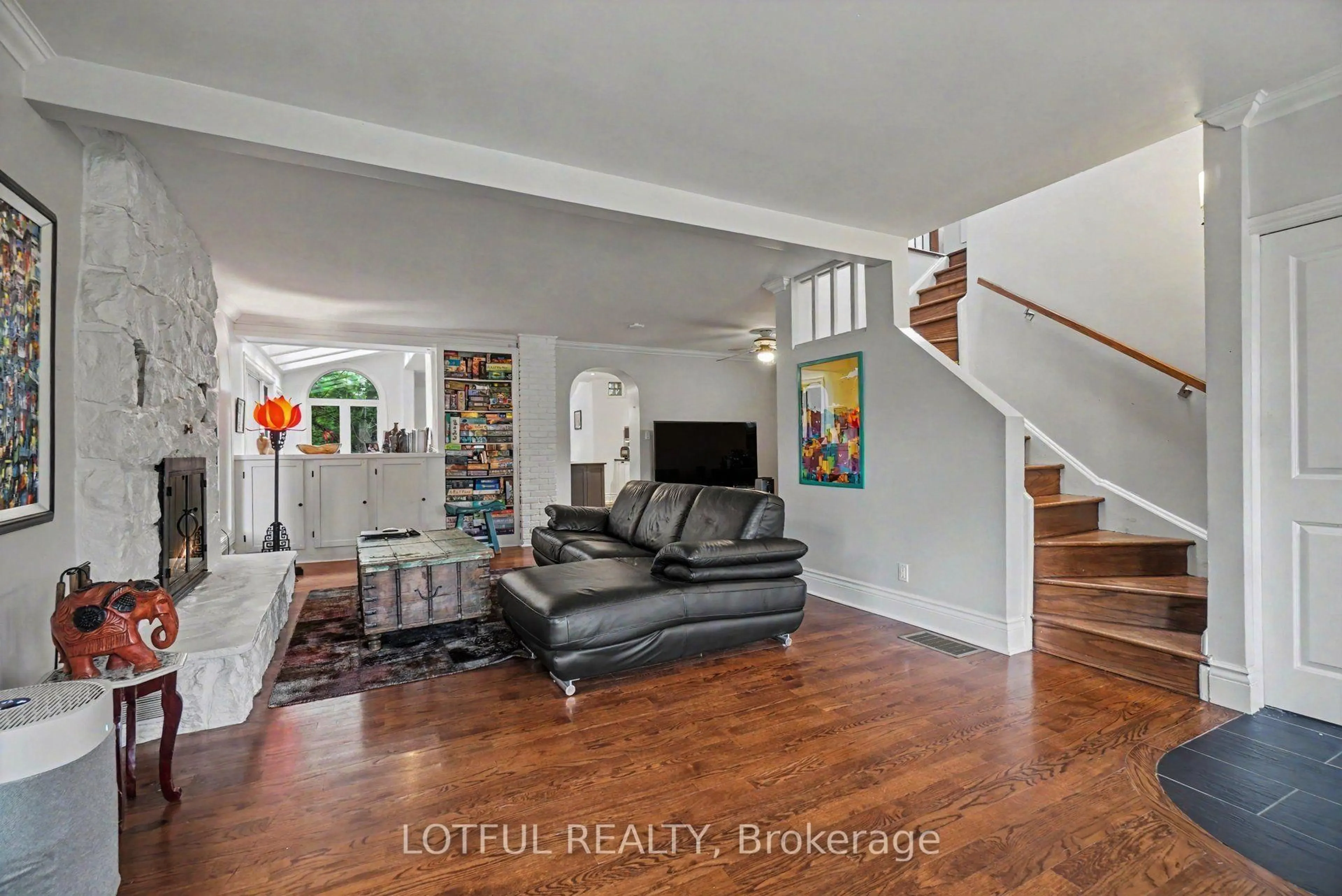 Unknown for 518 Hilson Ave, Ottawa Ontario K1Z 6C8