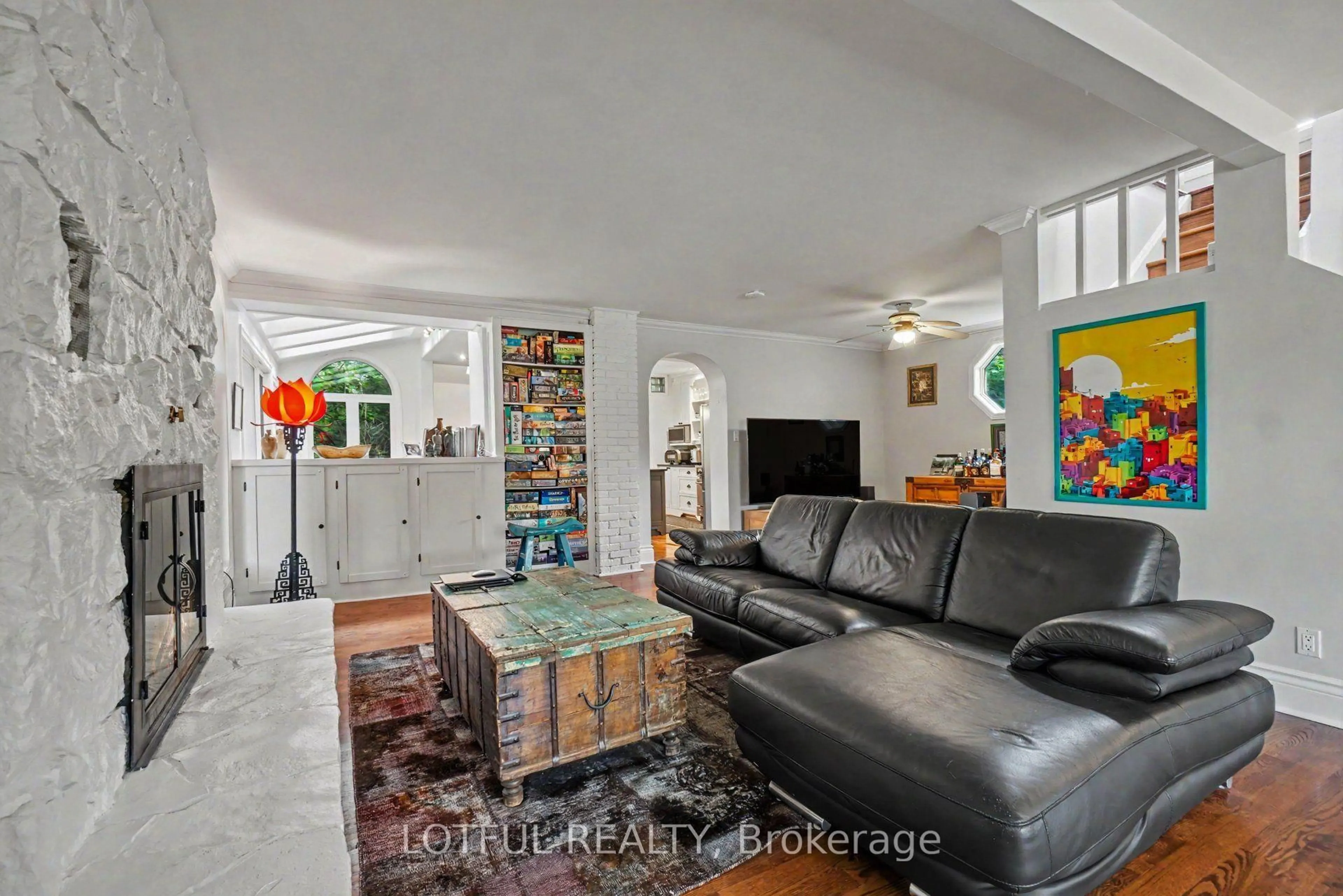 Living room with furniture, unknown for 518 Hilson Ave, Ottawa Ontario K1Z 6C8