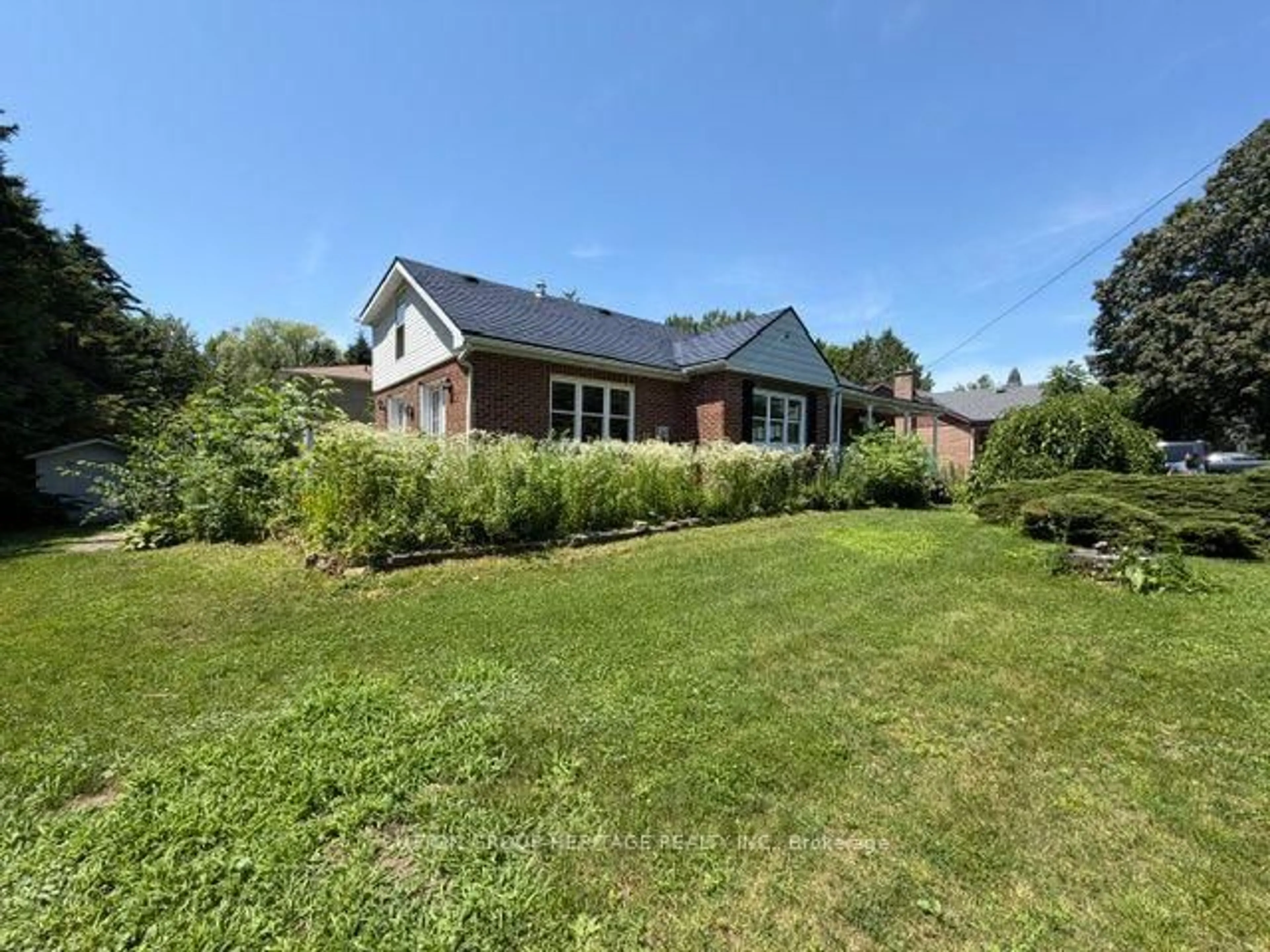 A pic from outside/outdoor area/front of a property/back of a property/a pic from drone, unknown for 29 Brook Rd, Cobourg Ontario K9A 4G3