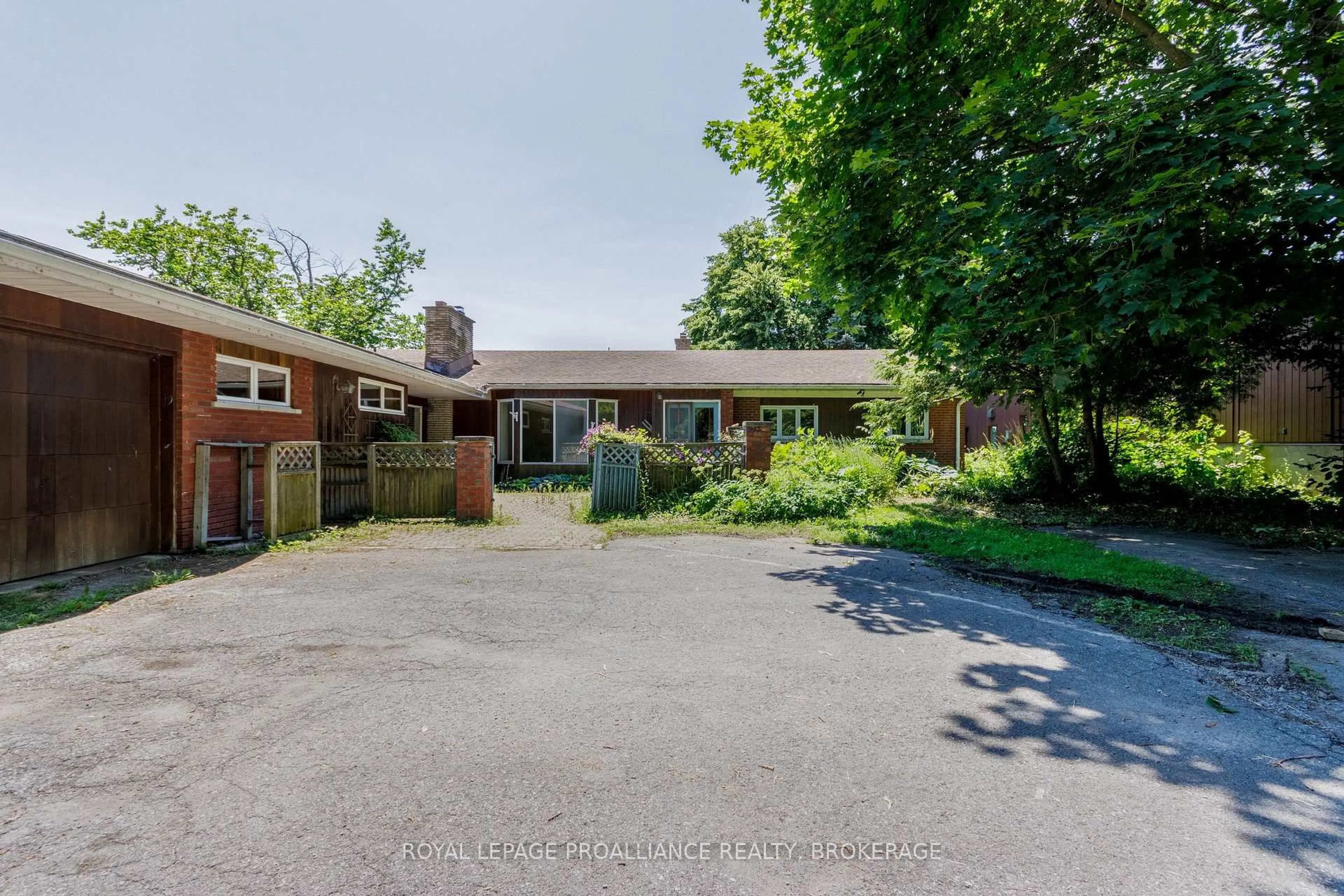 A pic from outside/outdoor area/front of a property/back of a property/a pic from drone, street for 19 Lakeland Point Dr, Kingston Ontario K7M 4E8