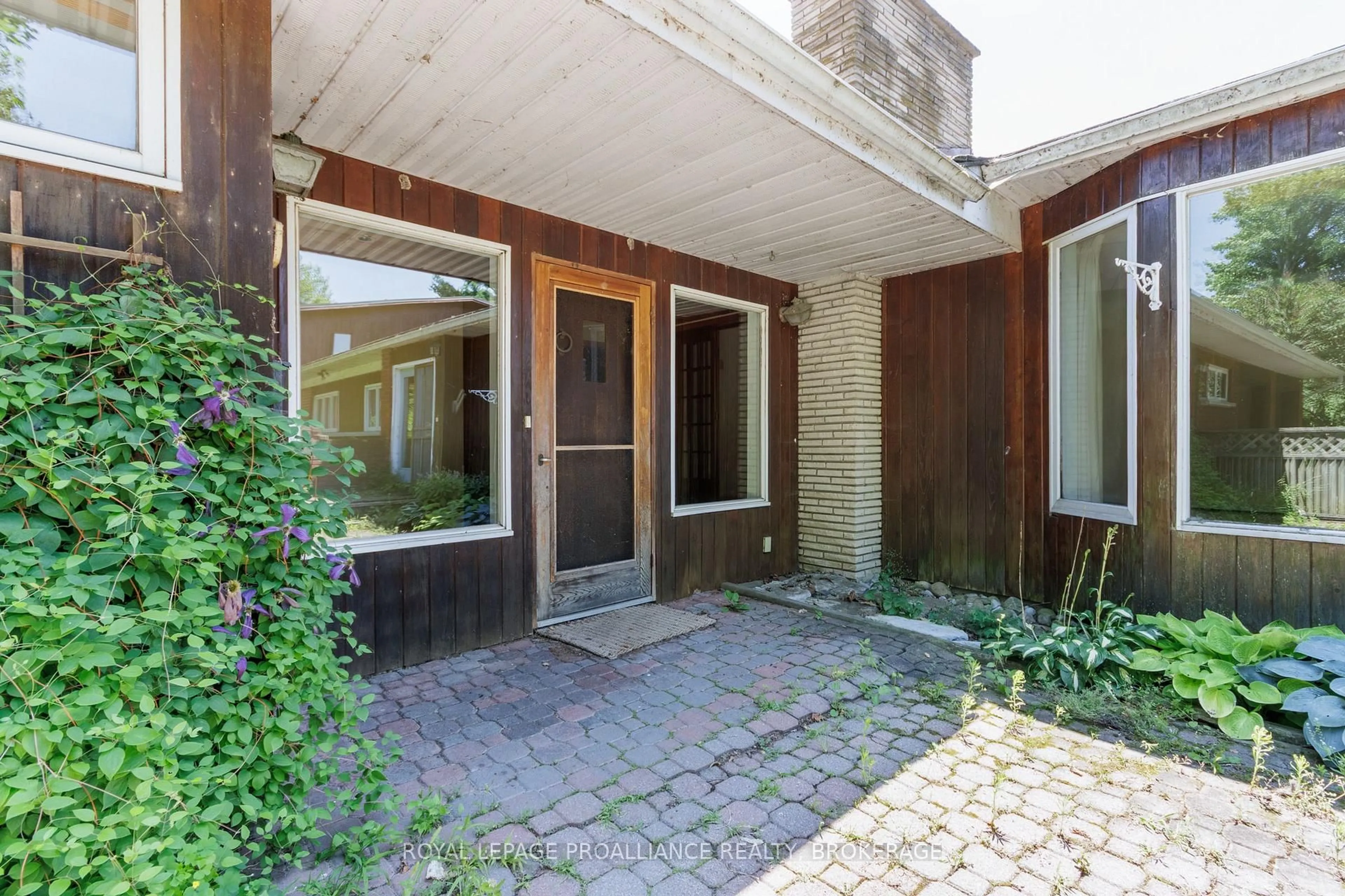 Patio, street for 19 Lakeland Point Dr, Kingston Ontario K7M 4E8
