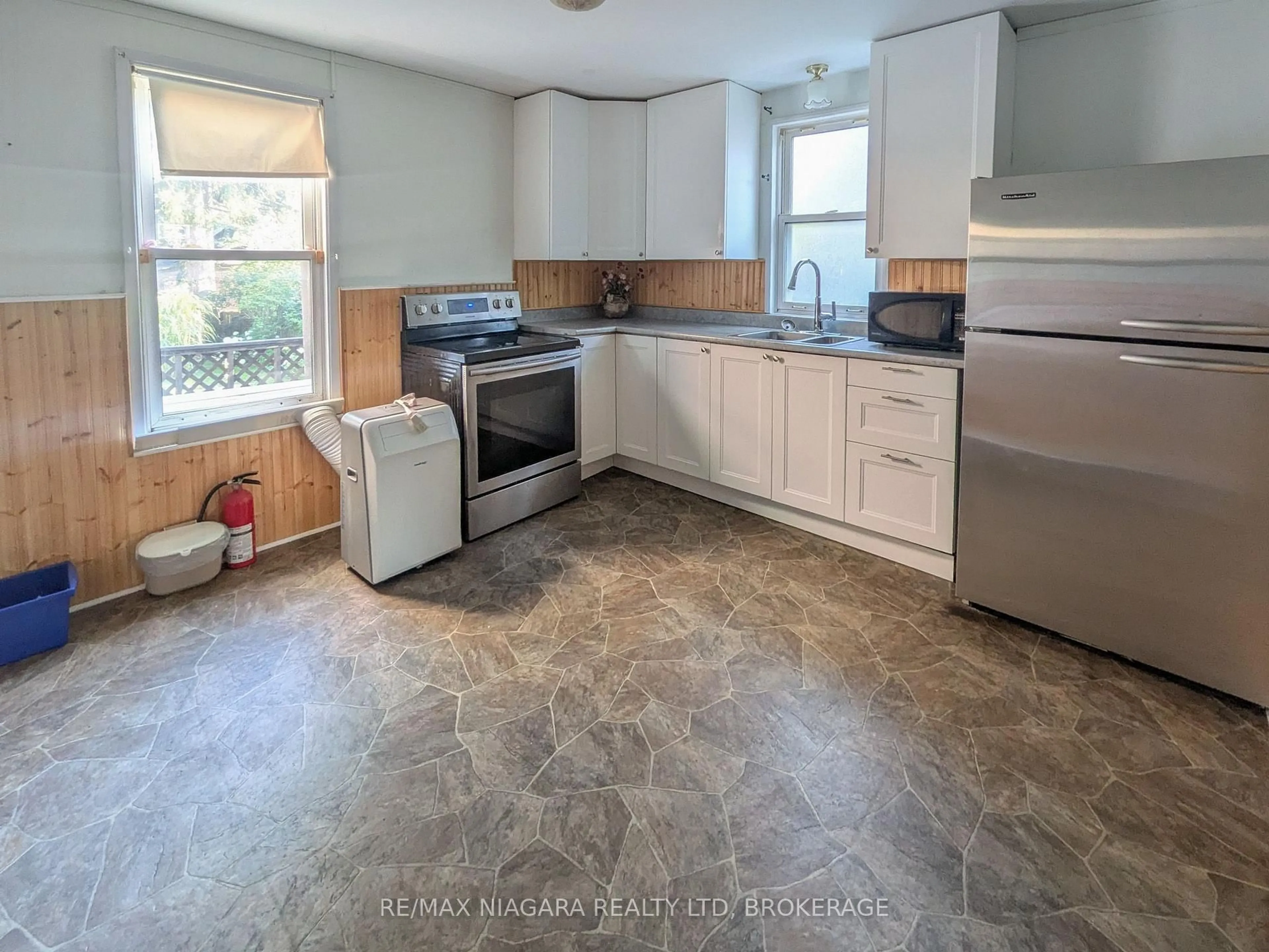 Unknown for 6070 Culp St, Niagara Falls Ontario L2G 2B7