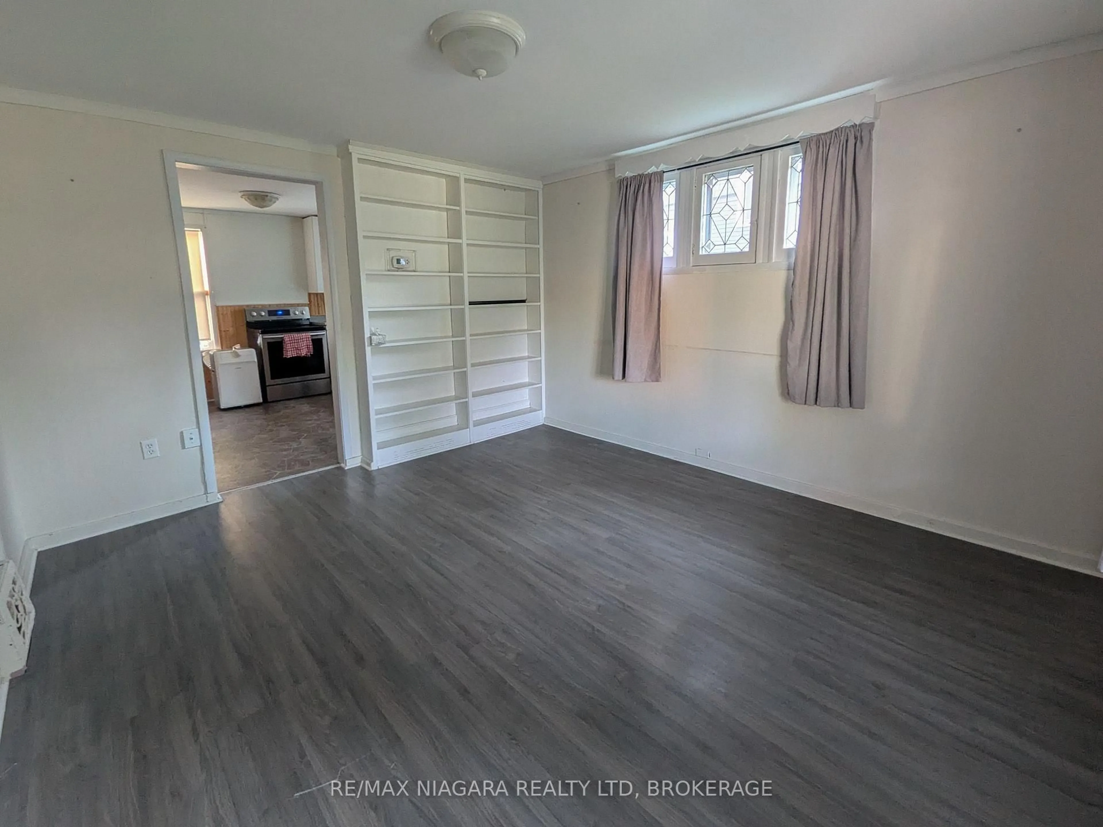 A pic of a room for 6070 Culp St, Niagara Falls Ontario L2G 2B7