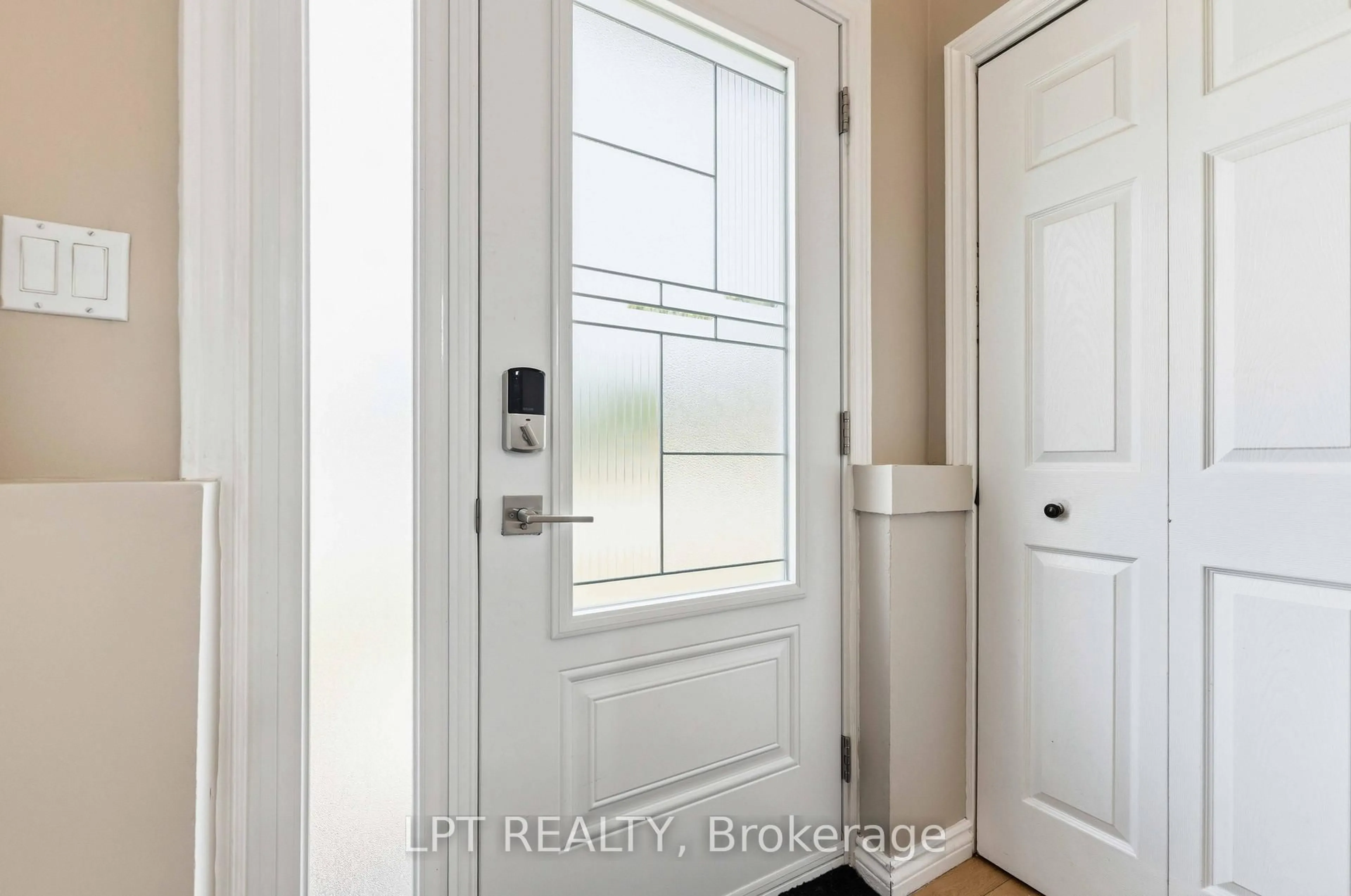 Indoor entryway for 34 Fringewood Dr, Stittsville Ontario K2S 1V1