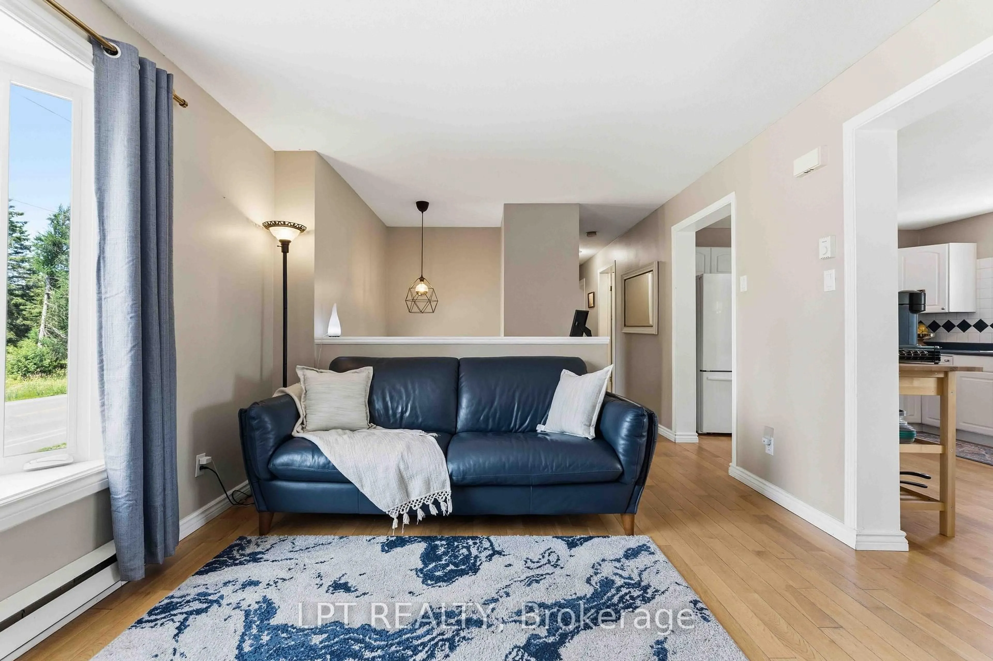 Living room with furniture, unknown for 34 Fringewood Dr, Stittsville Ontario K2S 1V1