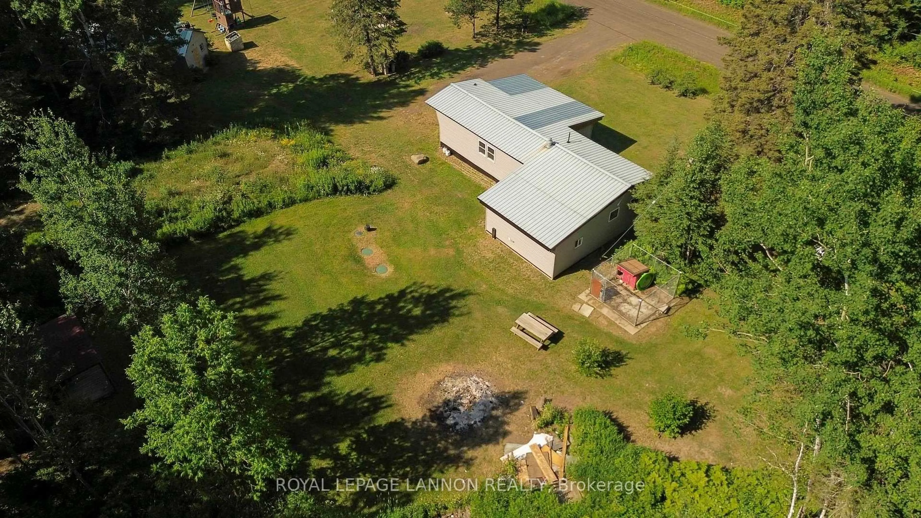 A pic from outside/outdoor area/front of a property/back of a property/a pic from drone, building for 20 Union School Rd, Neebing Ontario P7L 0E7