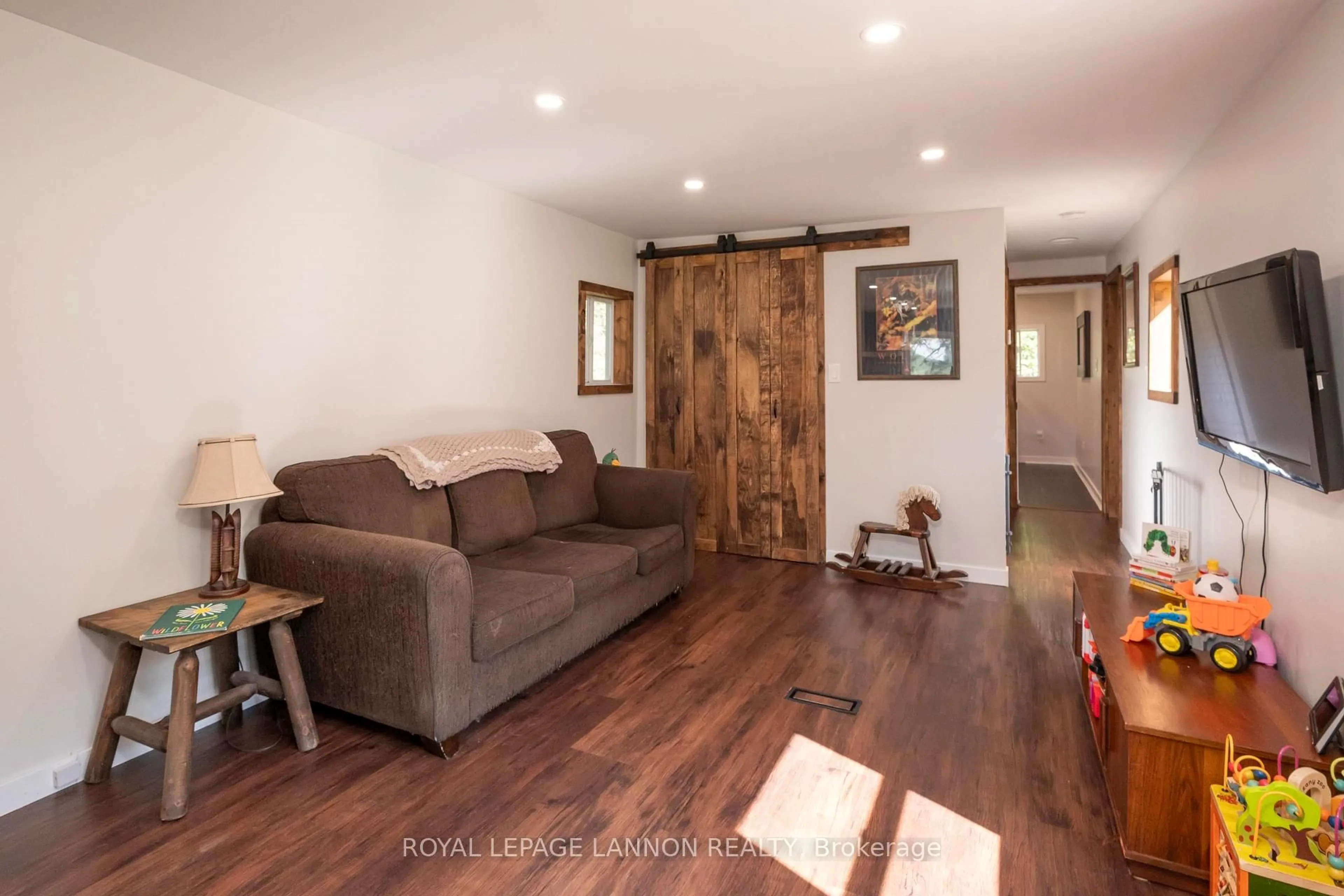 Living room with furniture, wood/laminate floor for 20 Union School Rd, Neebing Ontario P7L 0E7