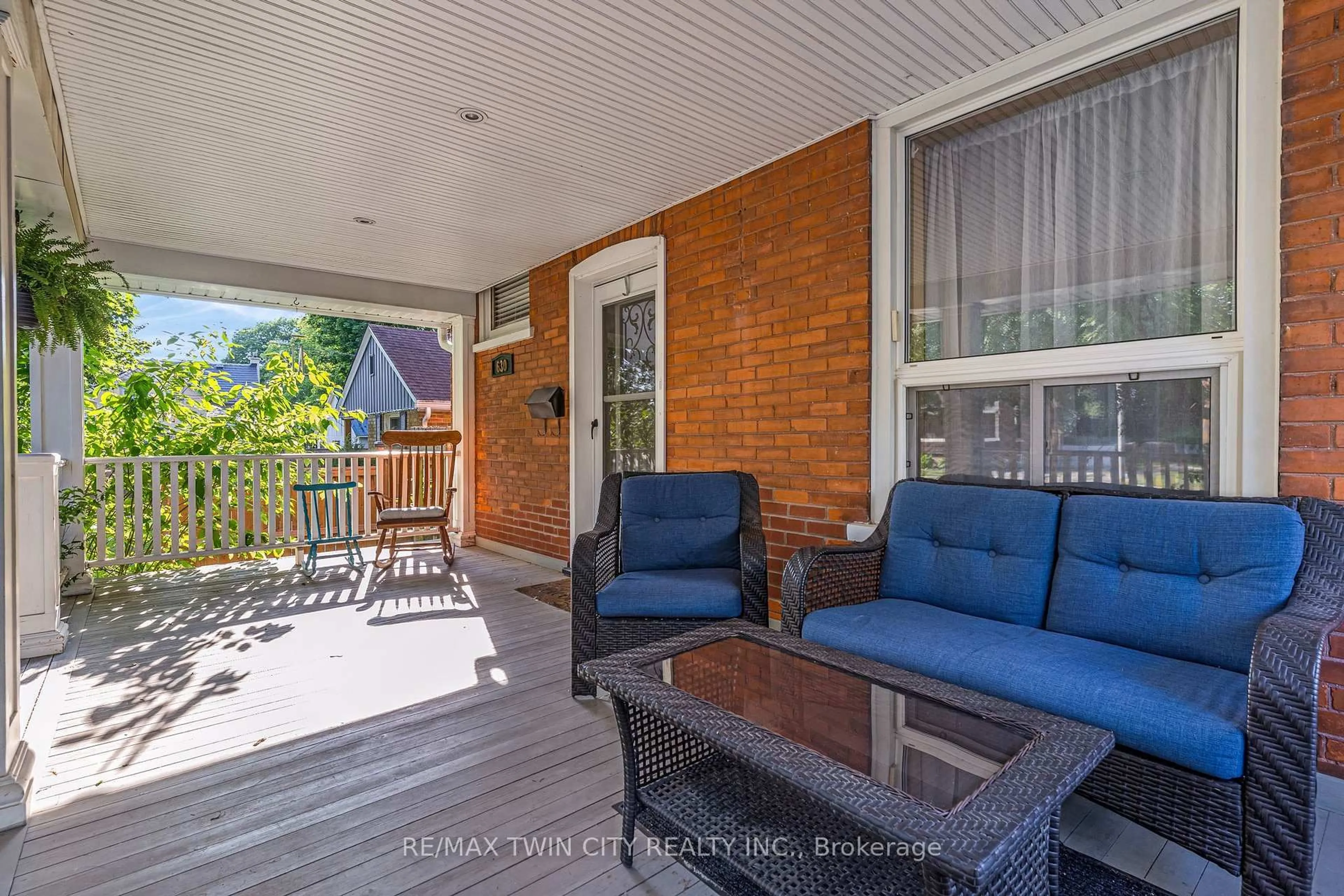 Patio, street for 630 Lawrence St, Cambridge Ontario N3H 2M9