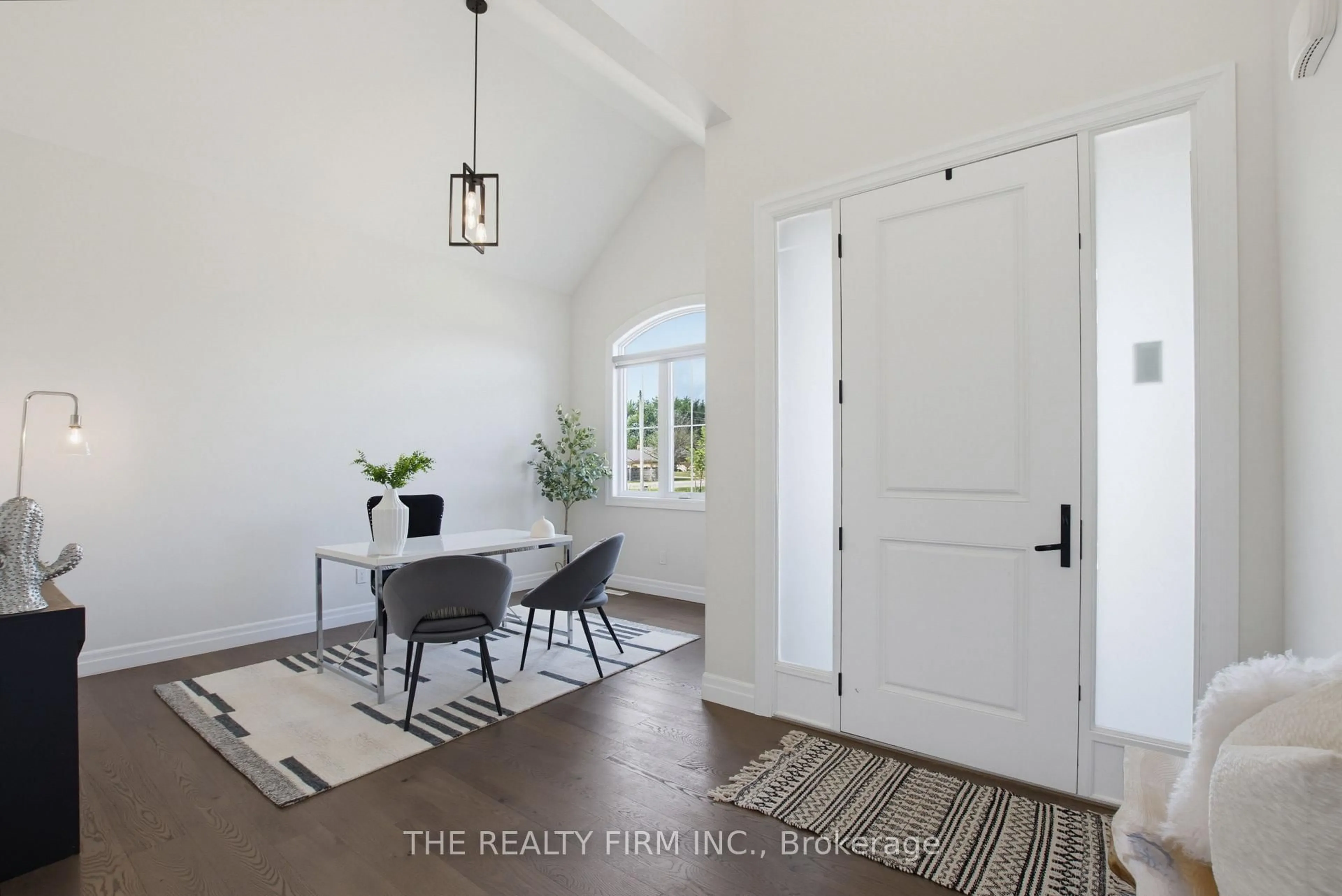 Indoor entryway for 7 Aspen Circ, Thames Centre Ontario N0M 0A4