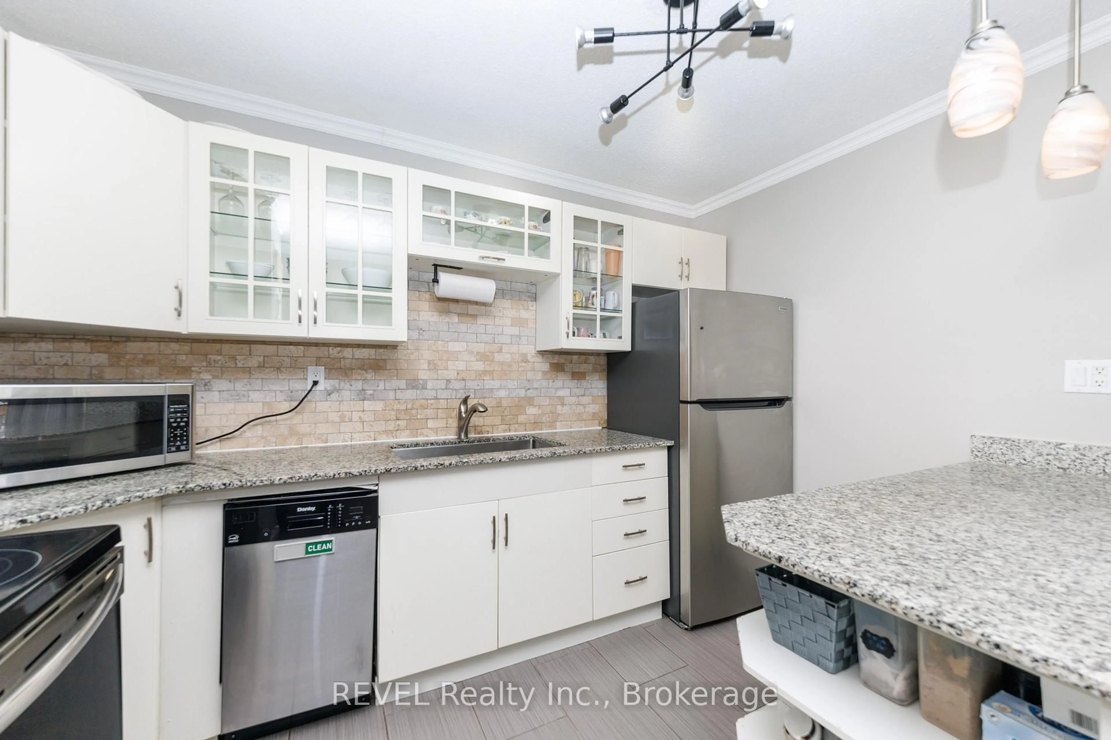 Standard kitchen, unknown for 1300 Upper Ottawa St #43, Hamilton Ontario L8W 1M8