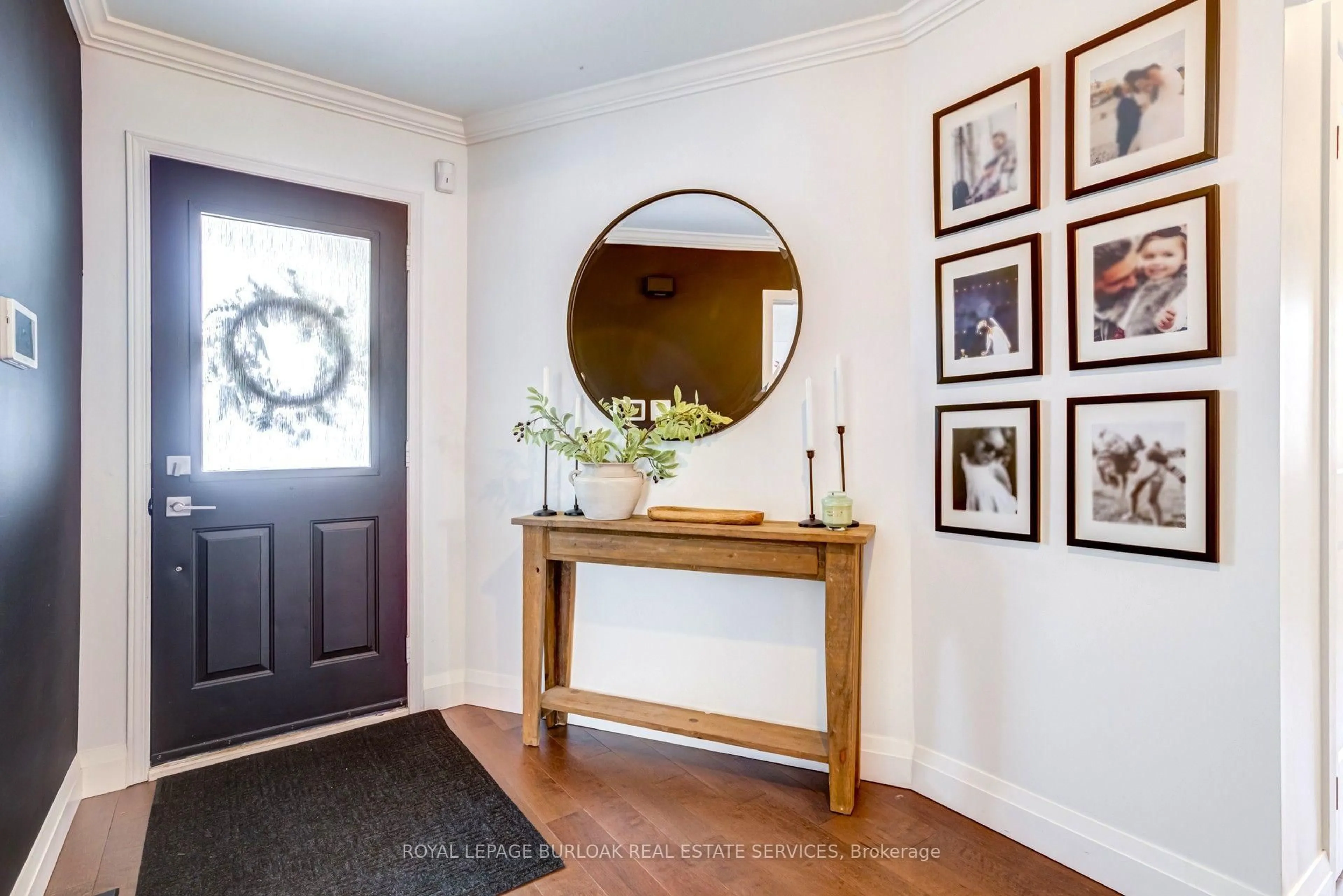 Indoor entryway for 34 Amblecote Pl, Hamilton Ontario L8W 3E9