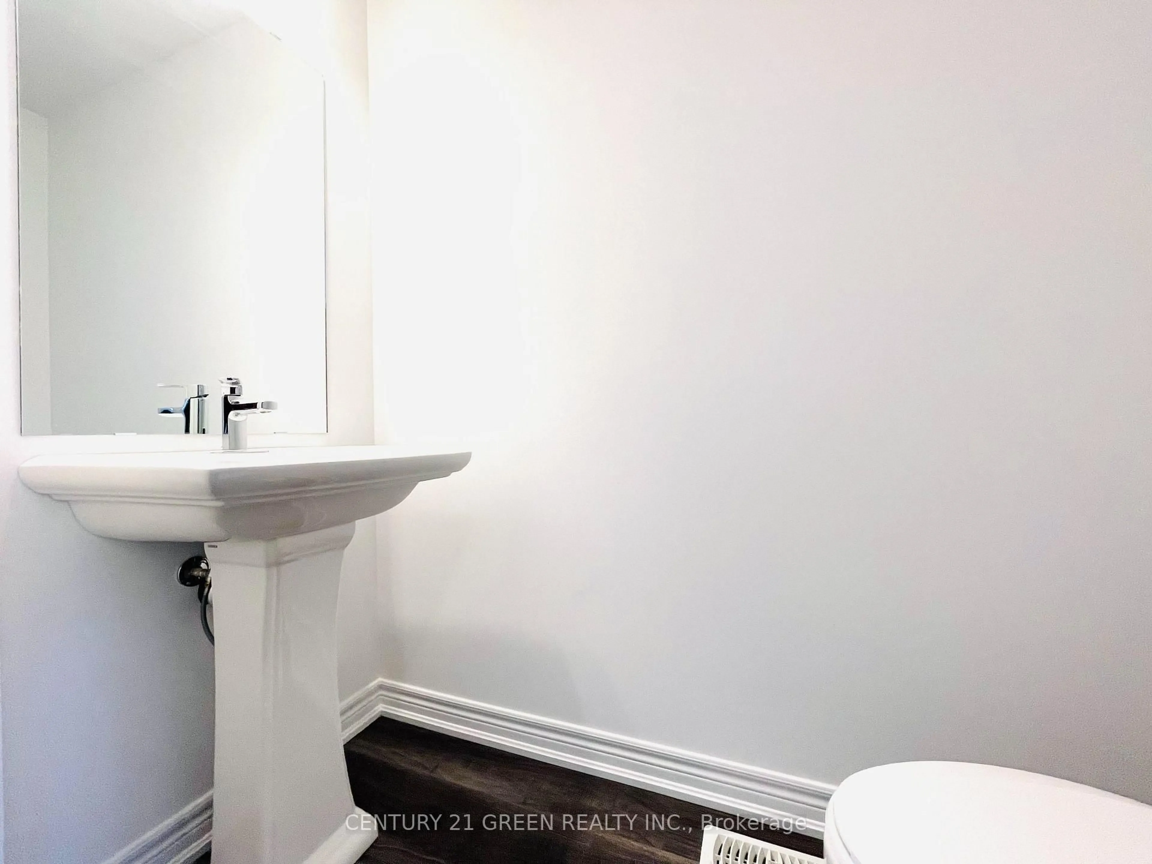 A pic of a room for 575 Woodward Ave #11, Hamilton Ontario L8H 0B3