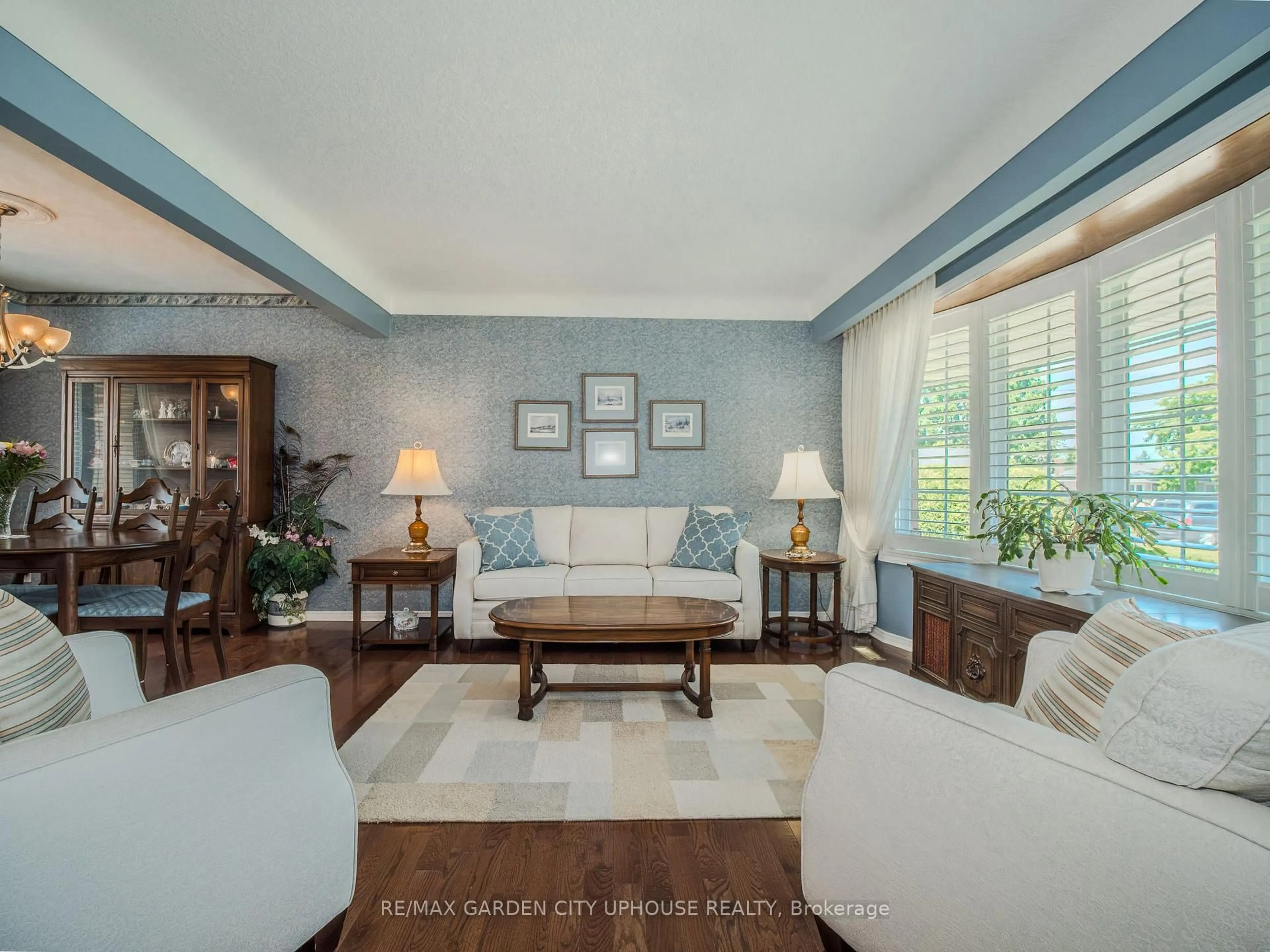Living room with furniture, unknown for 2 CROYDON Dr, St. Catharines Ontario L2M 1J2
