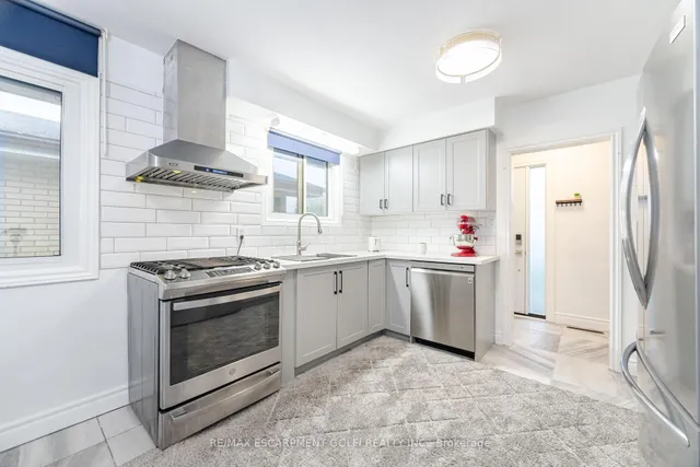 297 Mohawk Rd, Hamilton 4