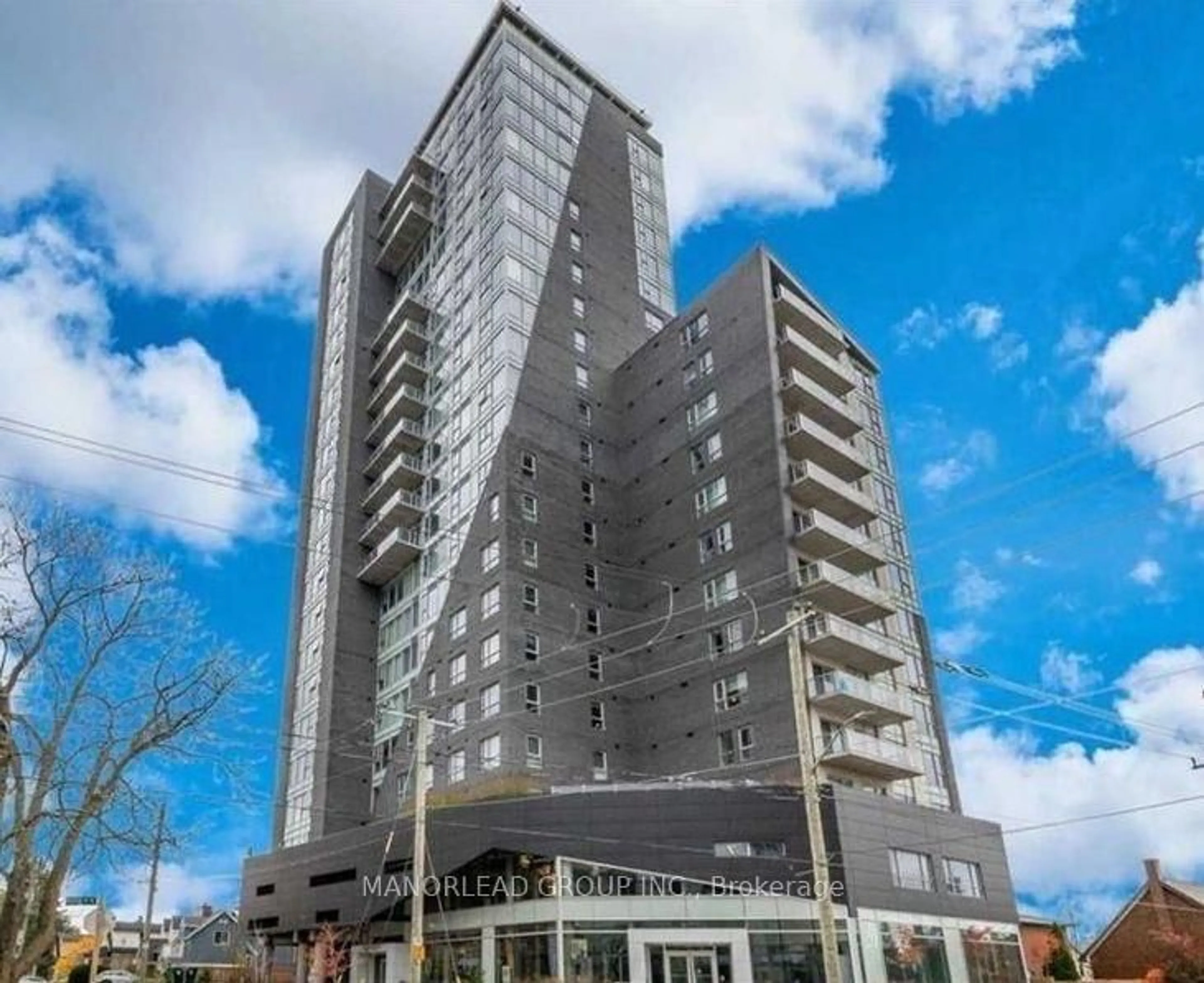 Indoor foyer for 158 King St #81801, Waterloo Ontario N2J 2Y2