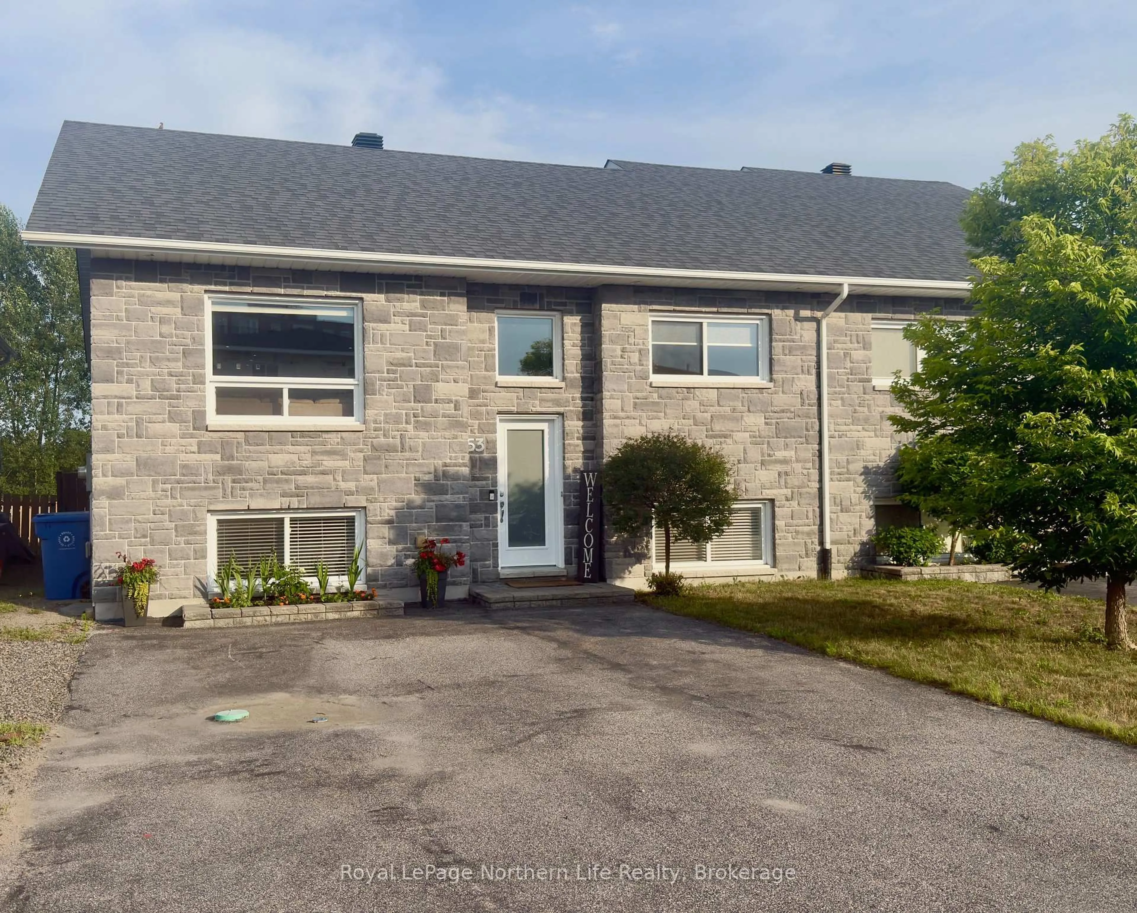 A pic from outside/outdoor area/front of a property/back of a property/a pic from drone, street for 53 Perut Pl, North Bay Ontario P1B 0B5