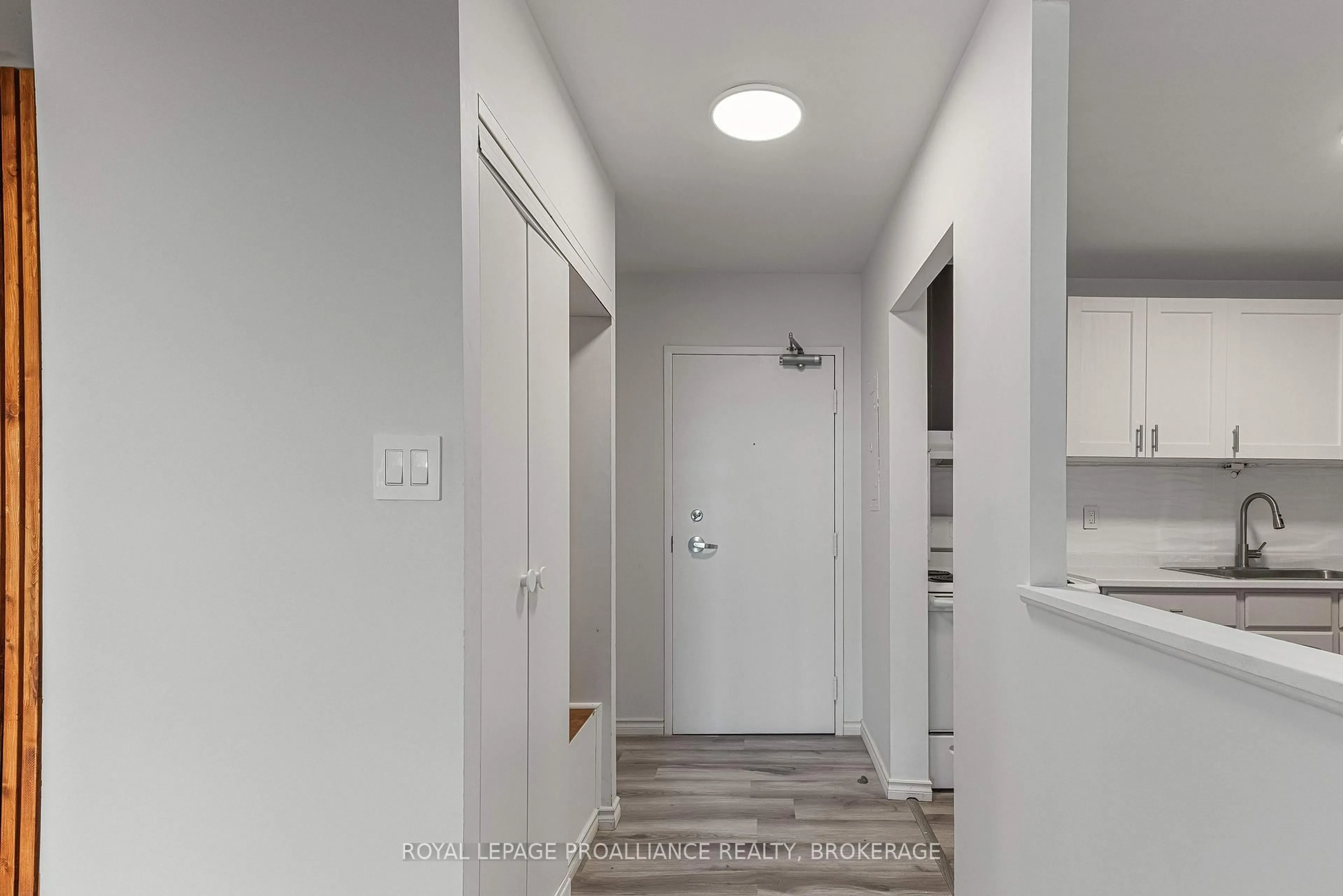 Indoor entryway for 66 Greenview Dr #909, Kingston Ontario K7M 7C5