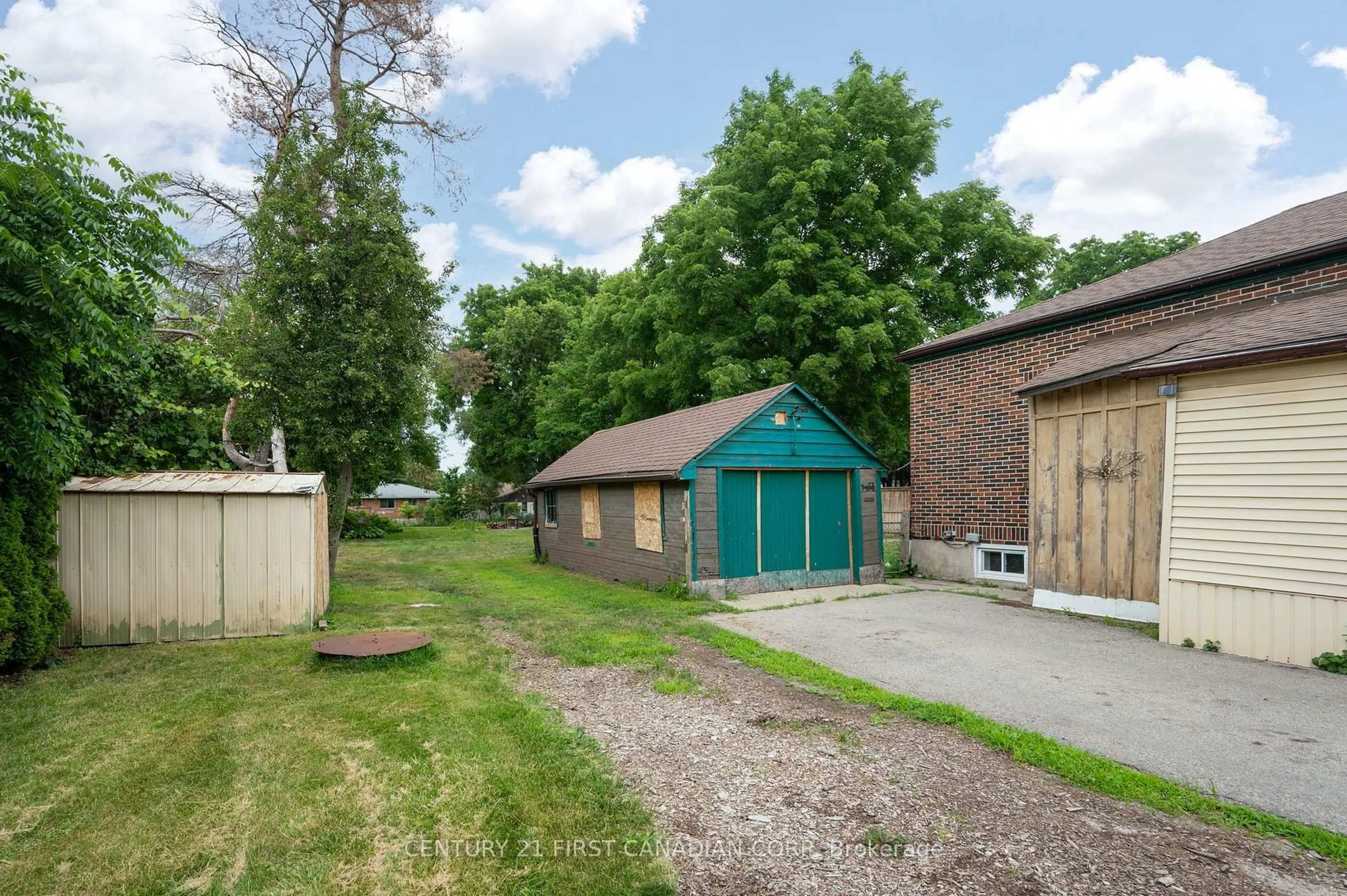 Shed for 1456 Gore Rd, London East Ontario N5W 1T7