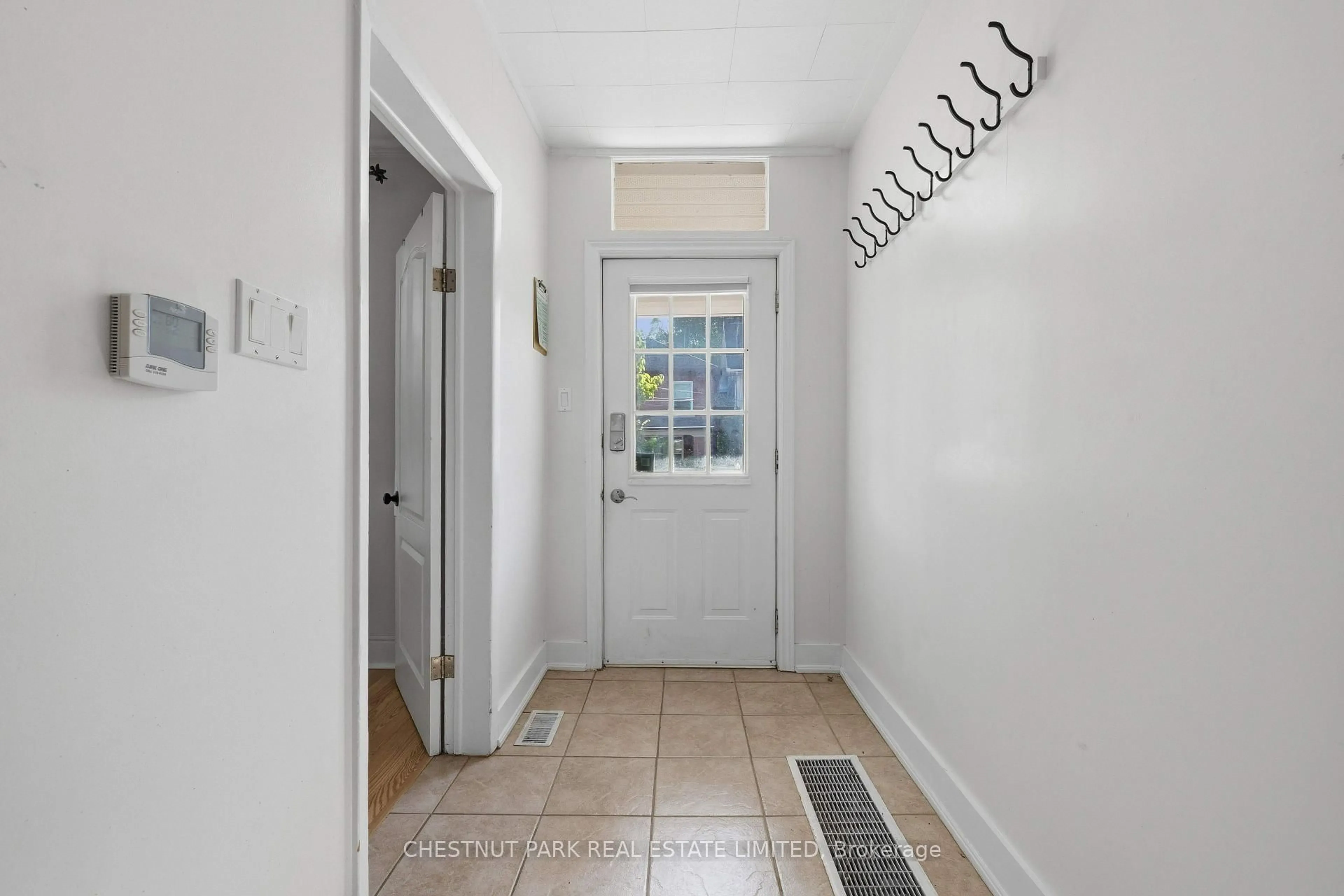 Indoor entryway for 451 Albert St, Kingston Ontario K7L 3W4