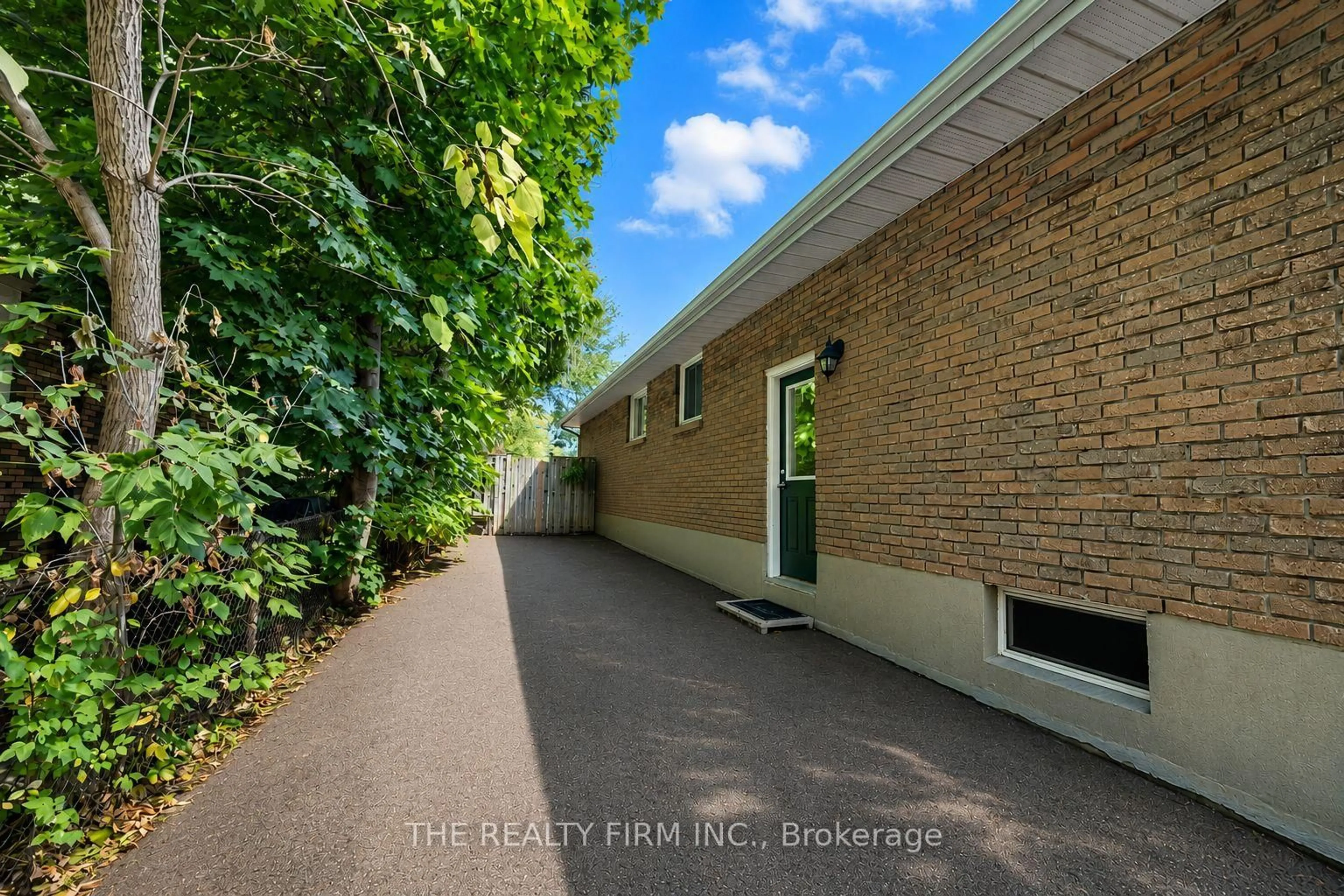 Patio, street for 2 Noel Ave, London East Ontario N5V 1A9