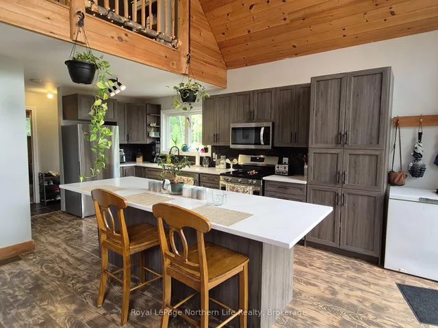 1856 Papineau Rd, Papineau-Cameron 2
