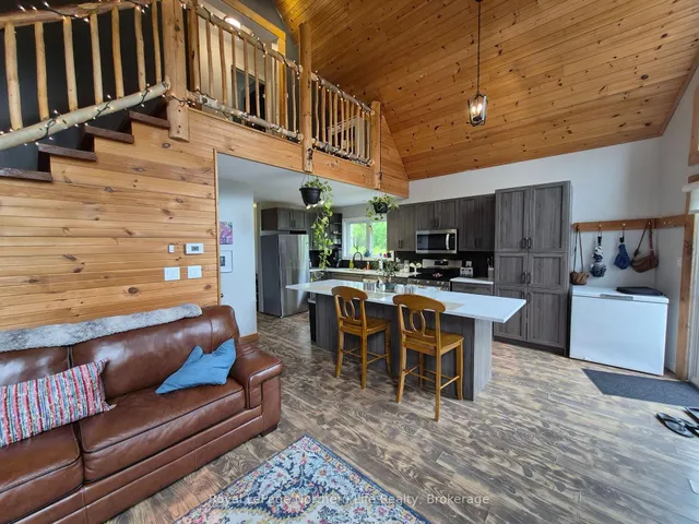1856 Papineau Rd, Papineau-Cameron 3