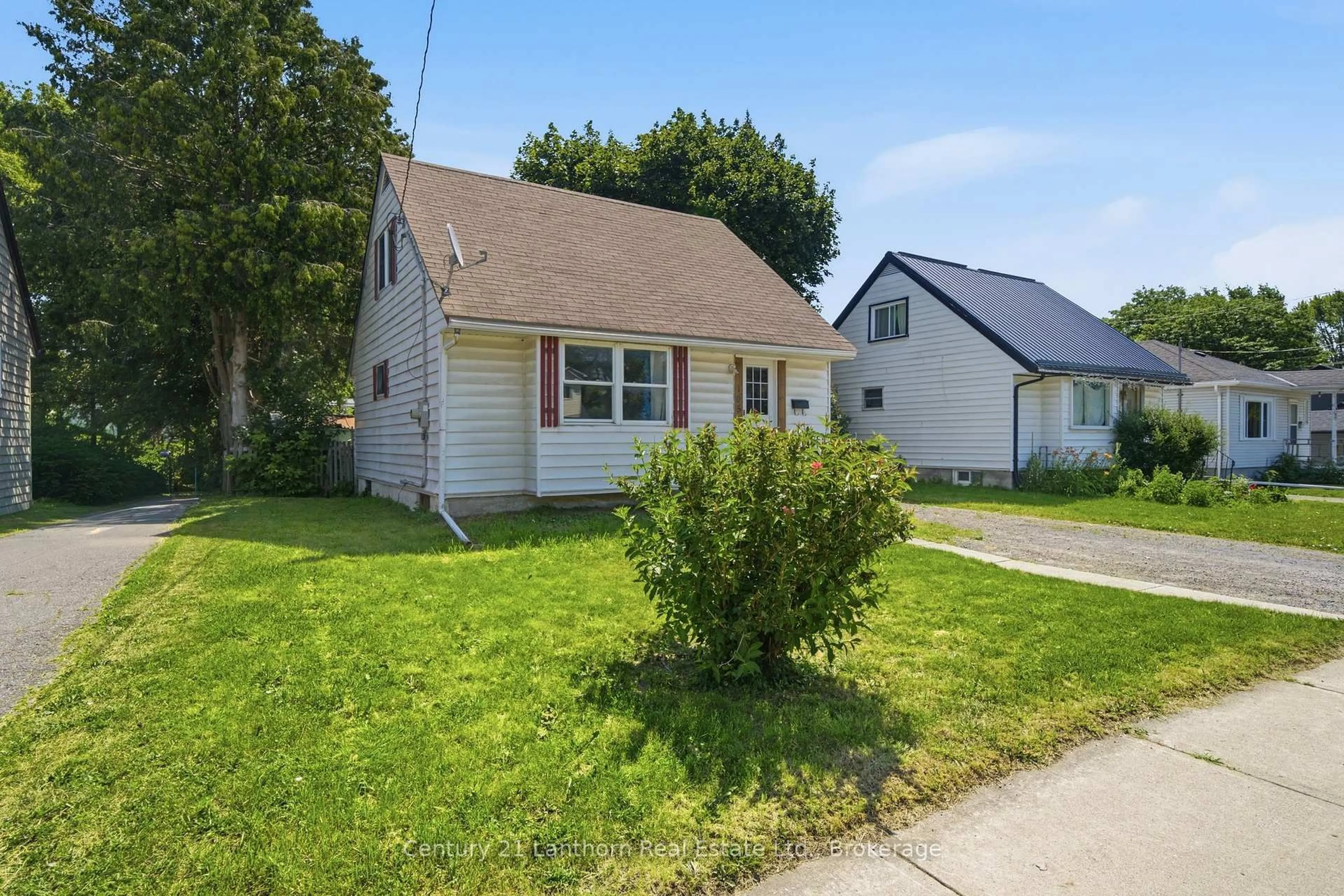 A pic from outside/outdoor area/front of a property/back of a property/a pic from drone, street for 105 Humewood Dr, Belleville Ontario K8N 4E5