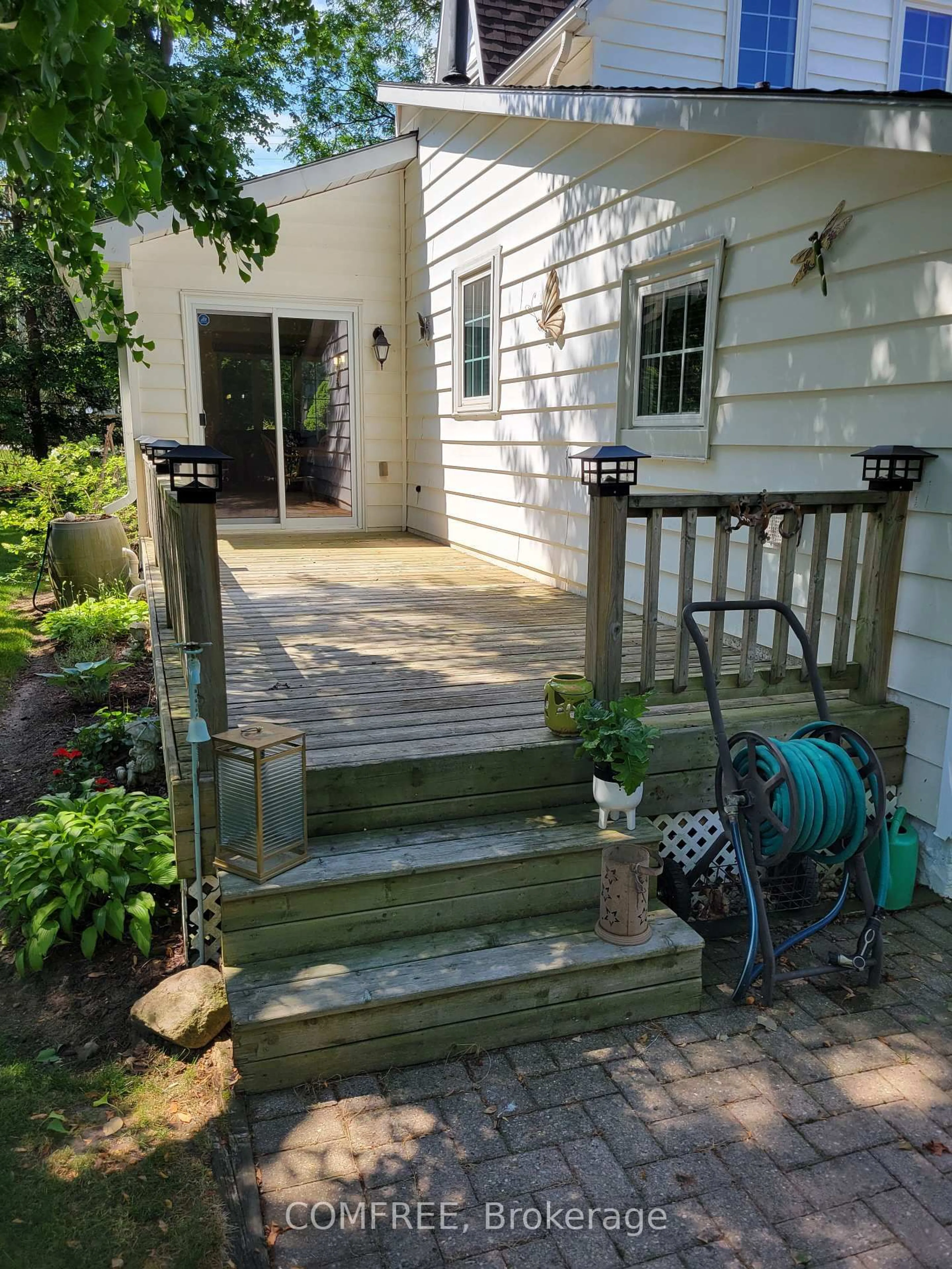 Patio, street for 137 St George St, St. Thomas Ontario N5P 2M3