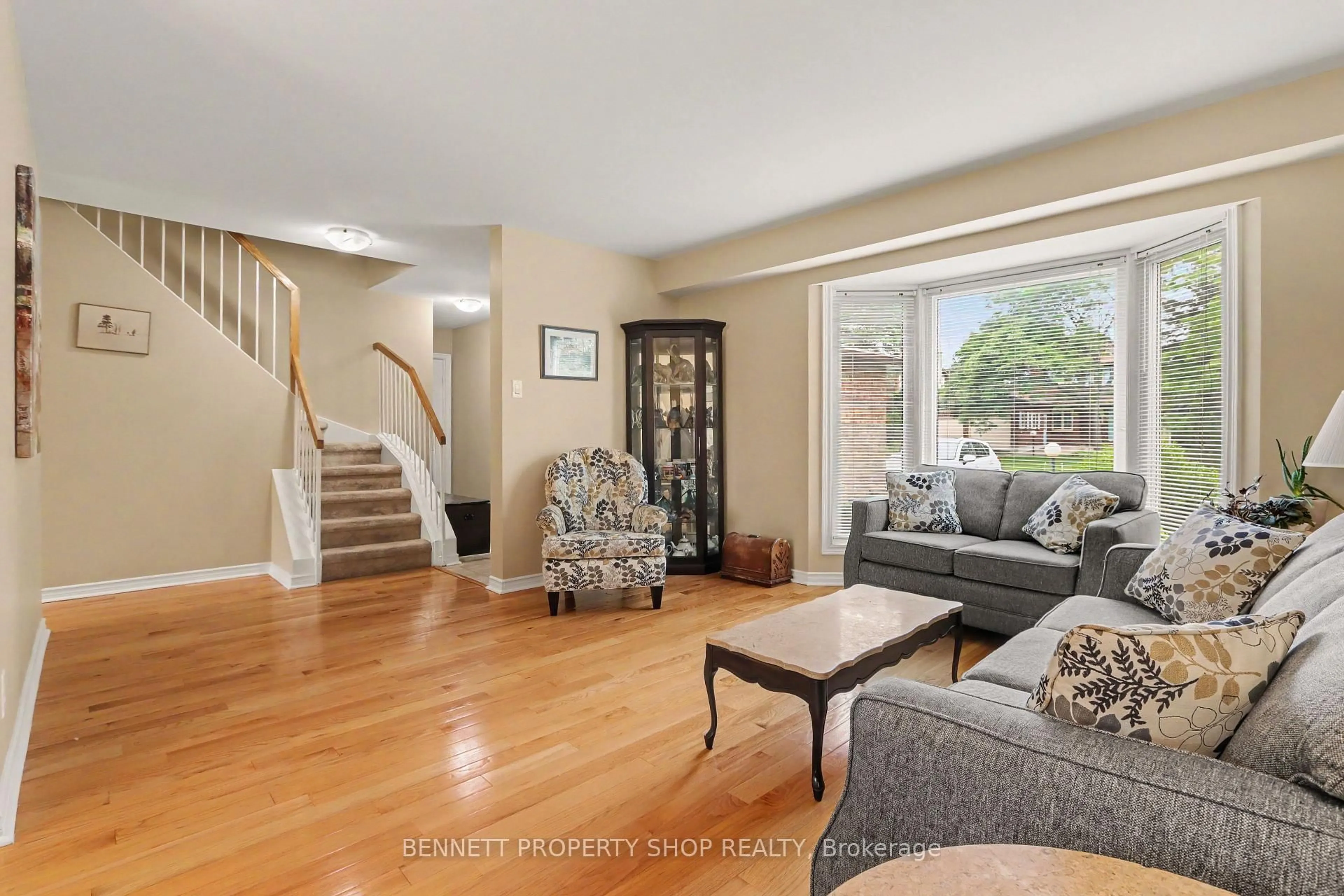 Living room with furniture, unknown for 432 Pickford Dr, Ottawa Ontario K2L 3R4