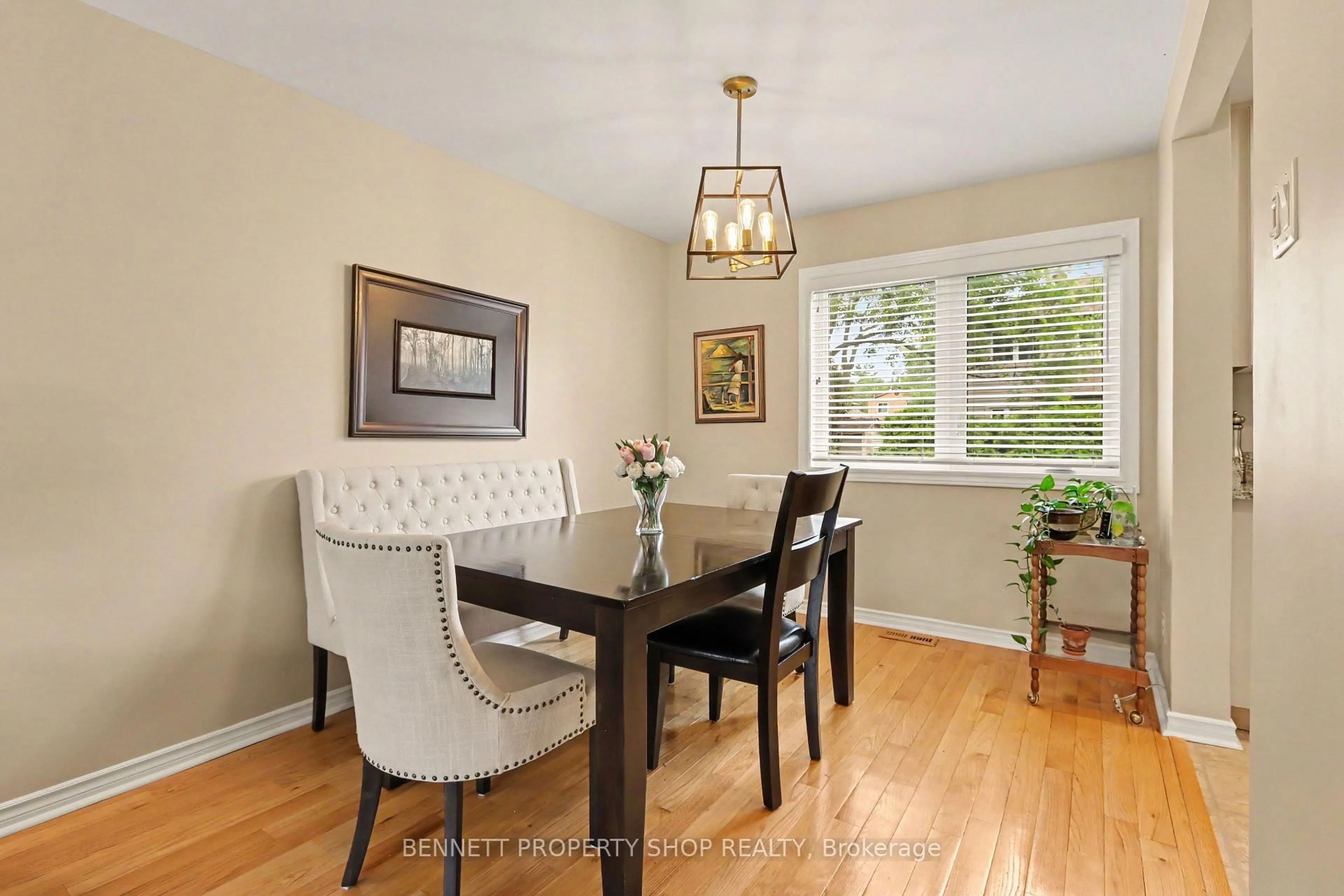 Dining room, wood/laminate floor for 432 Pickford Dr, Ottawa Ontario K2L 3R4