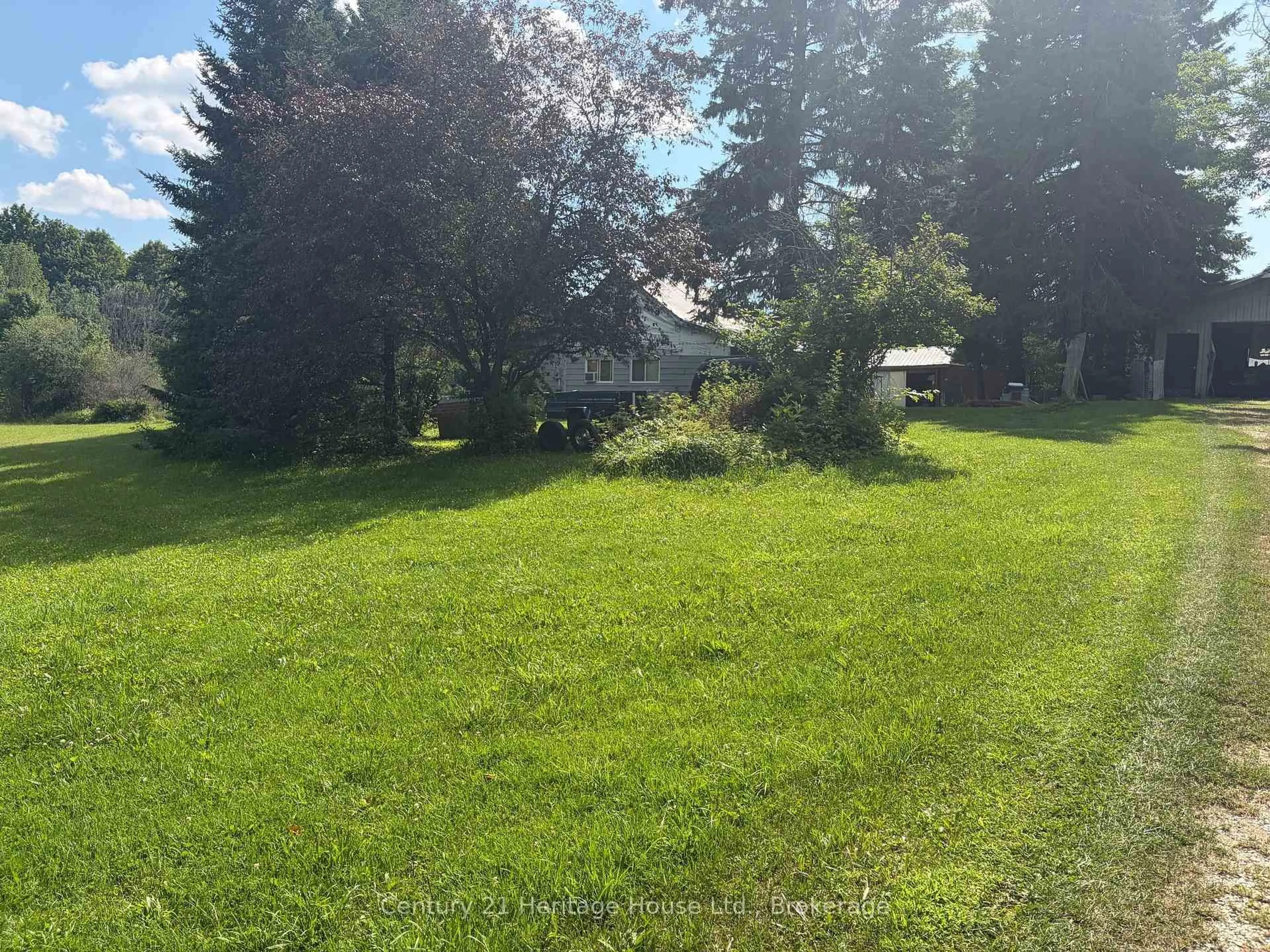 A pic from outside/outdoor area/front of a property/back of a property/a pic from drone, unknown for 473088 Southgate Road 47, Southgate Ontario N0G 1R0