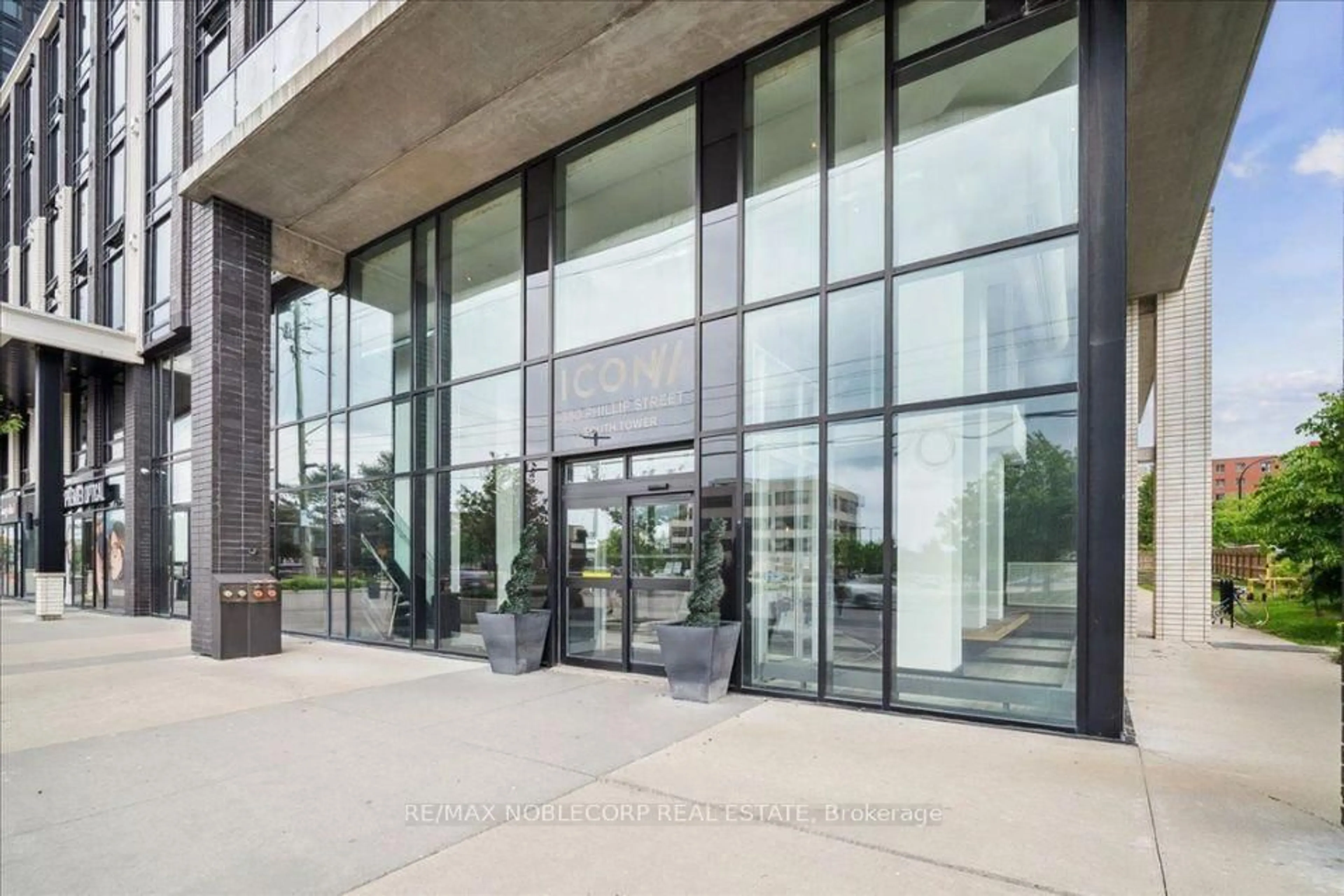 Indoor foyer for 330 Phillip St #S1007, Waterloo Ontario N2L 3W9