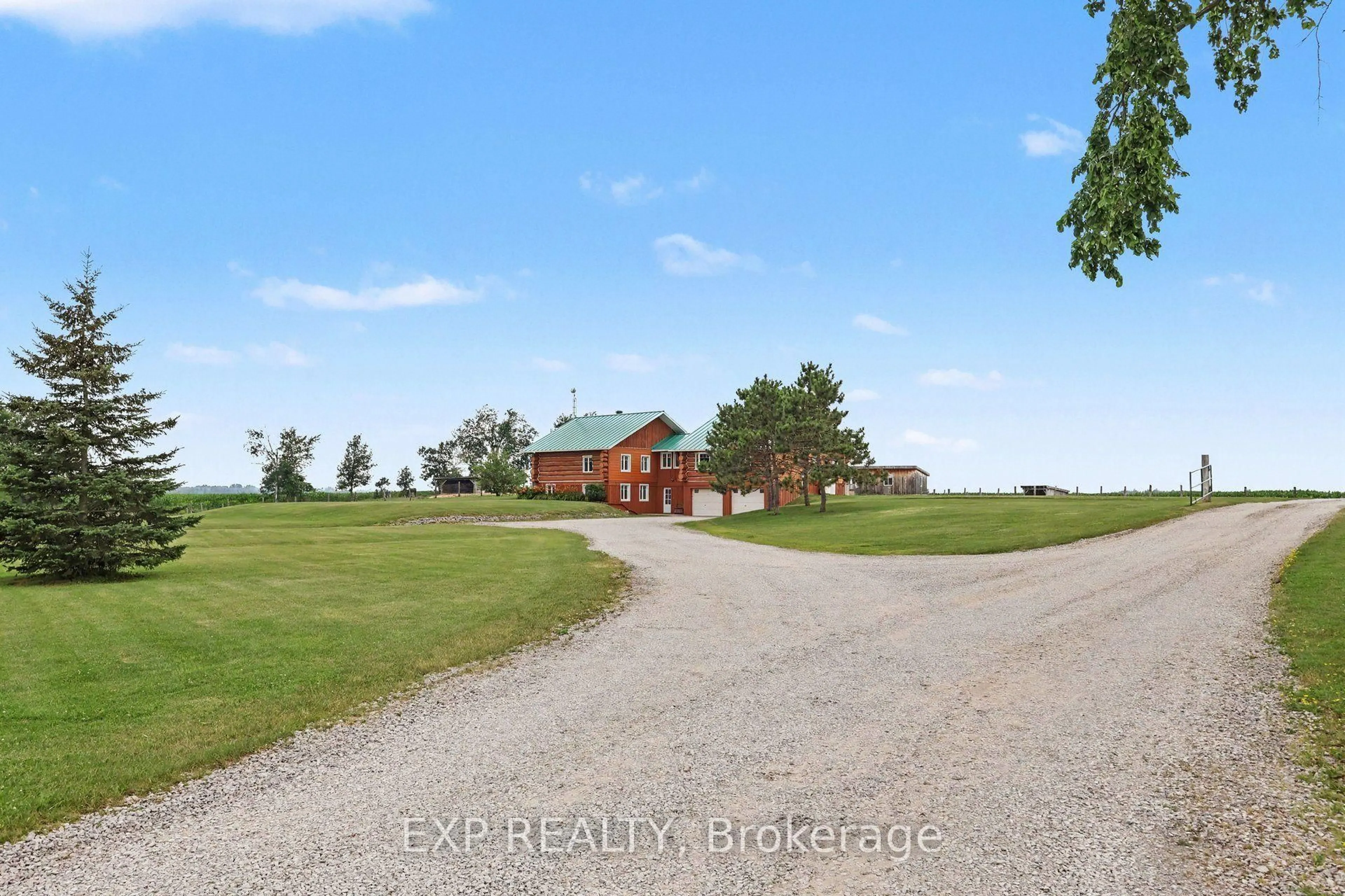 A pic from outside/outdoor area/front of a property/back of a property/a pic from drone, unknown for 2661 Concession 2 St, Alfred and Plantagenet Ontario K0A 3K0