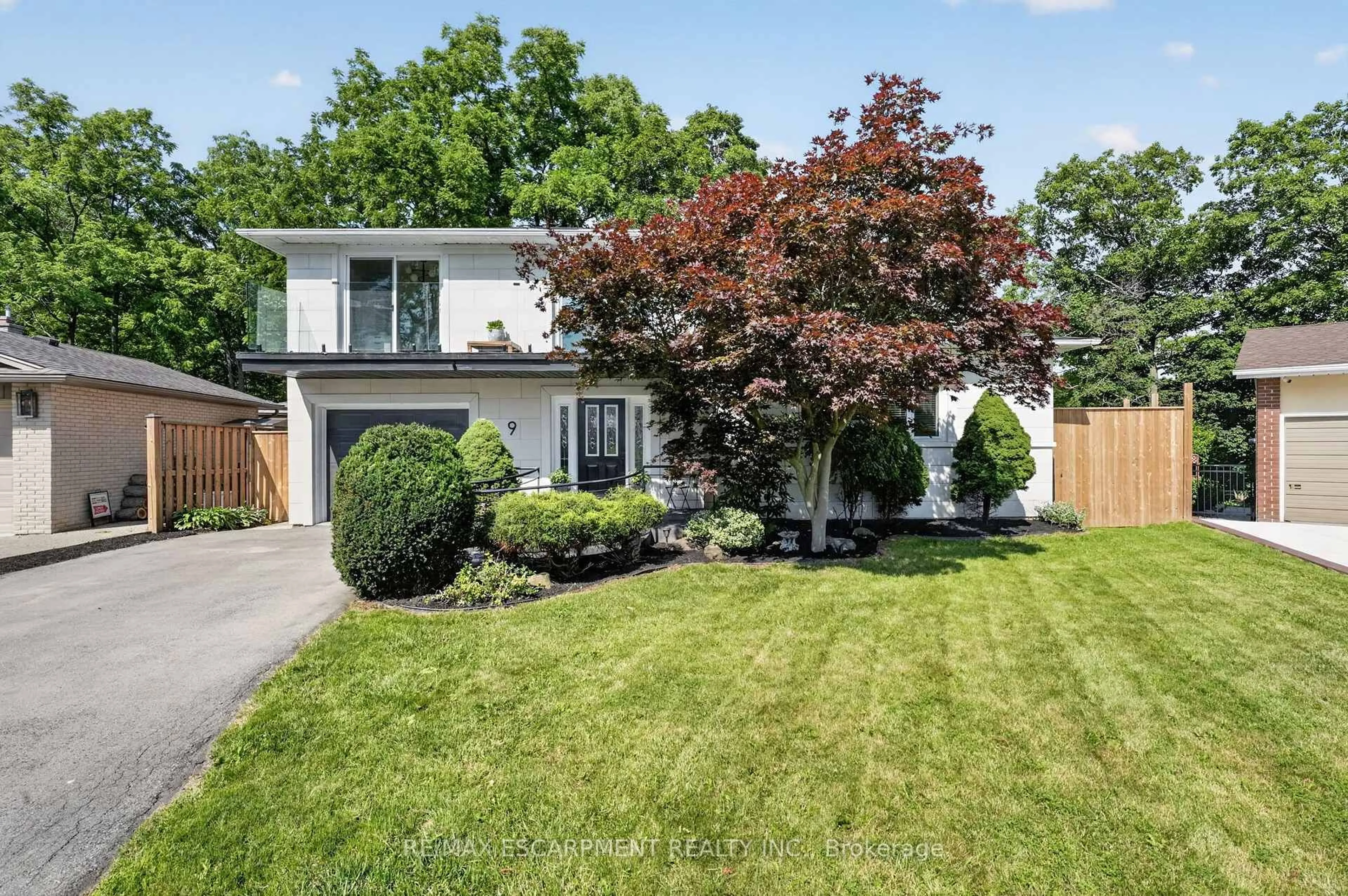 Home with vinyl exterior material, street for 9 Leslie Dr, Hamilton Ontario L8G 2P6