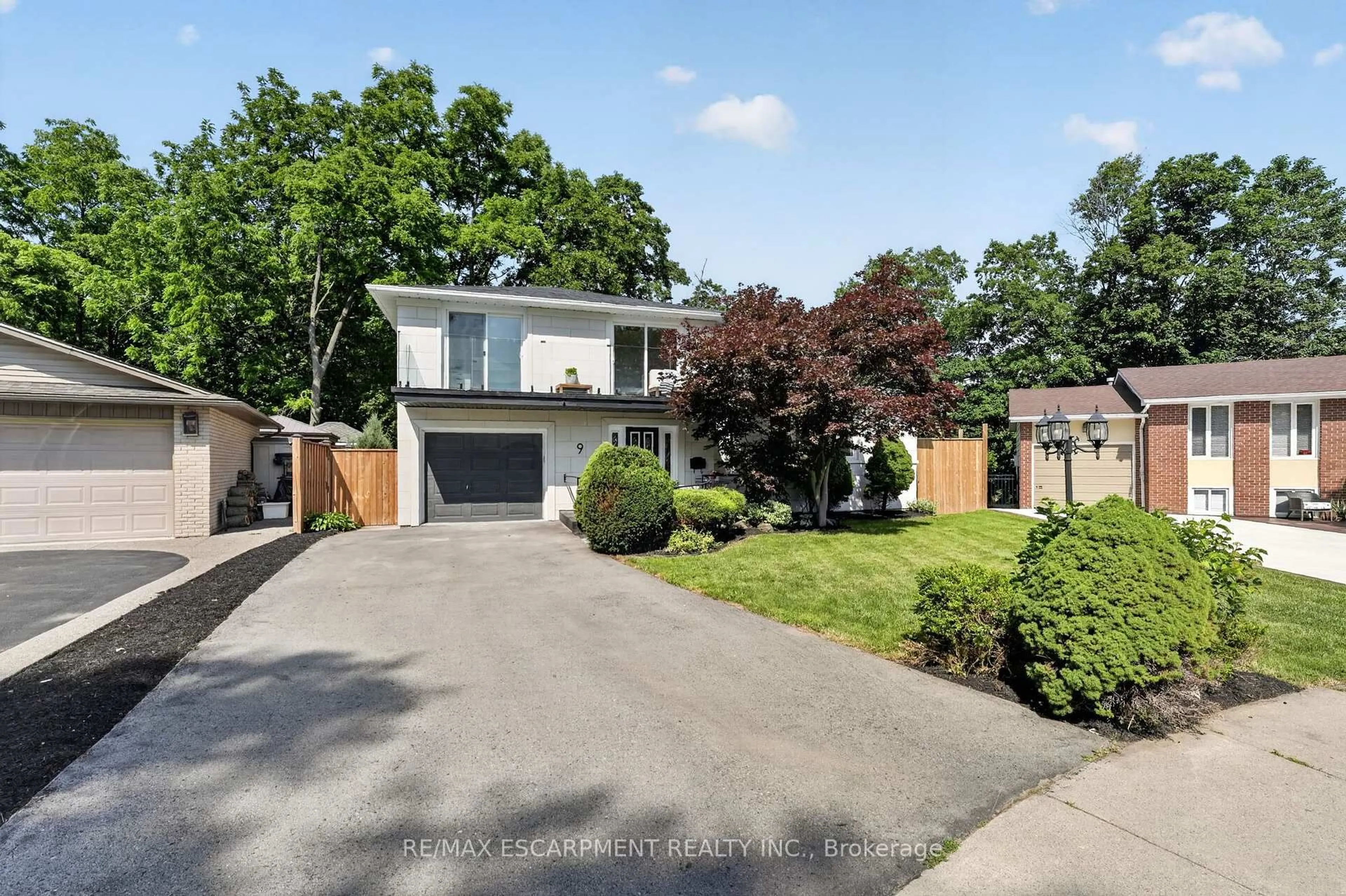A pic from outside/outdoor area/front of a property/back of a property/a pic from drone, street for 9 Leslie Dr, Hamilton Ontario L8G 2P6