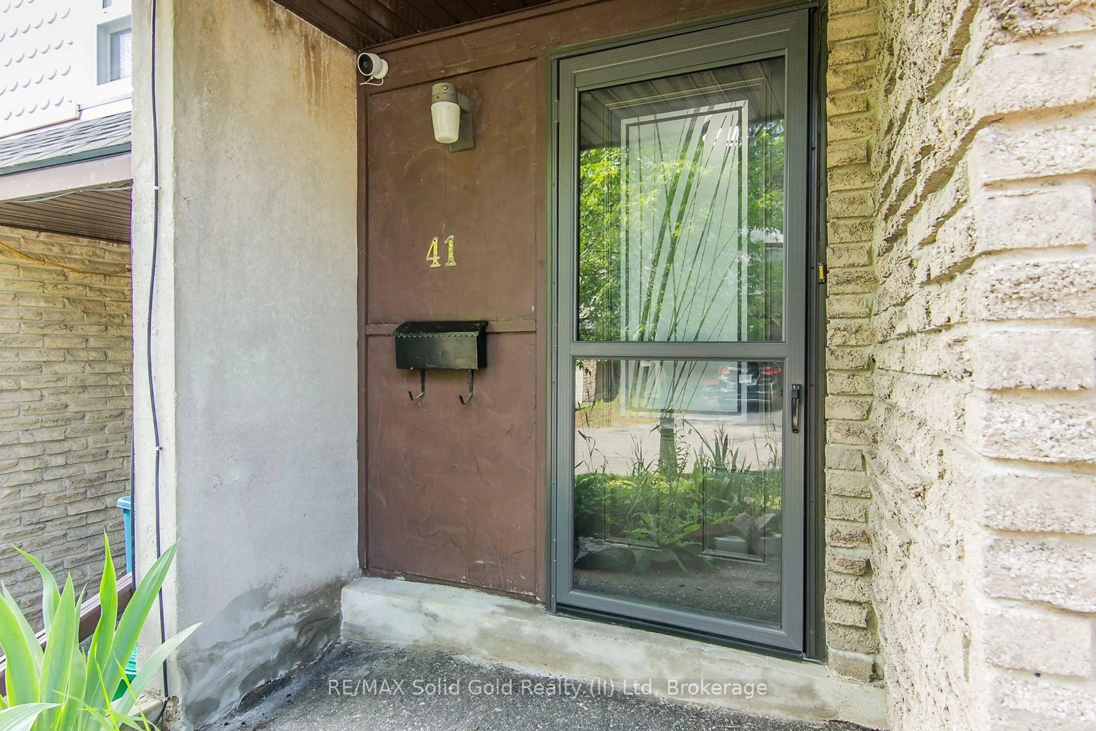 Indoor entryway for 80 Old Country Dr #41, Kitchener Ontario N2E 2E5