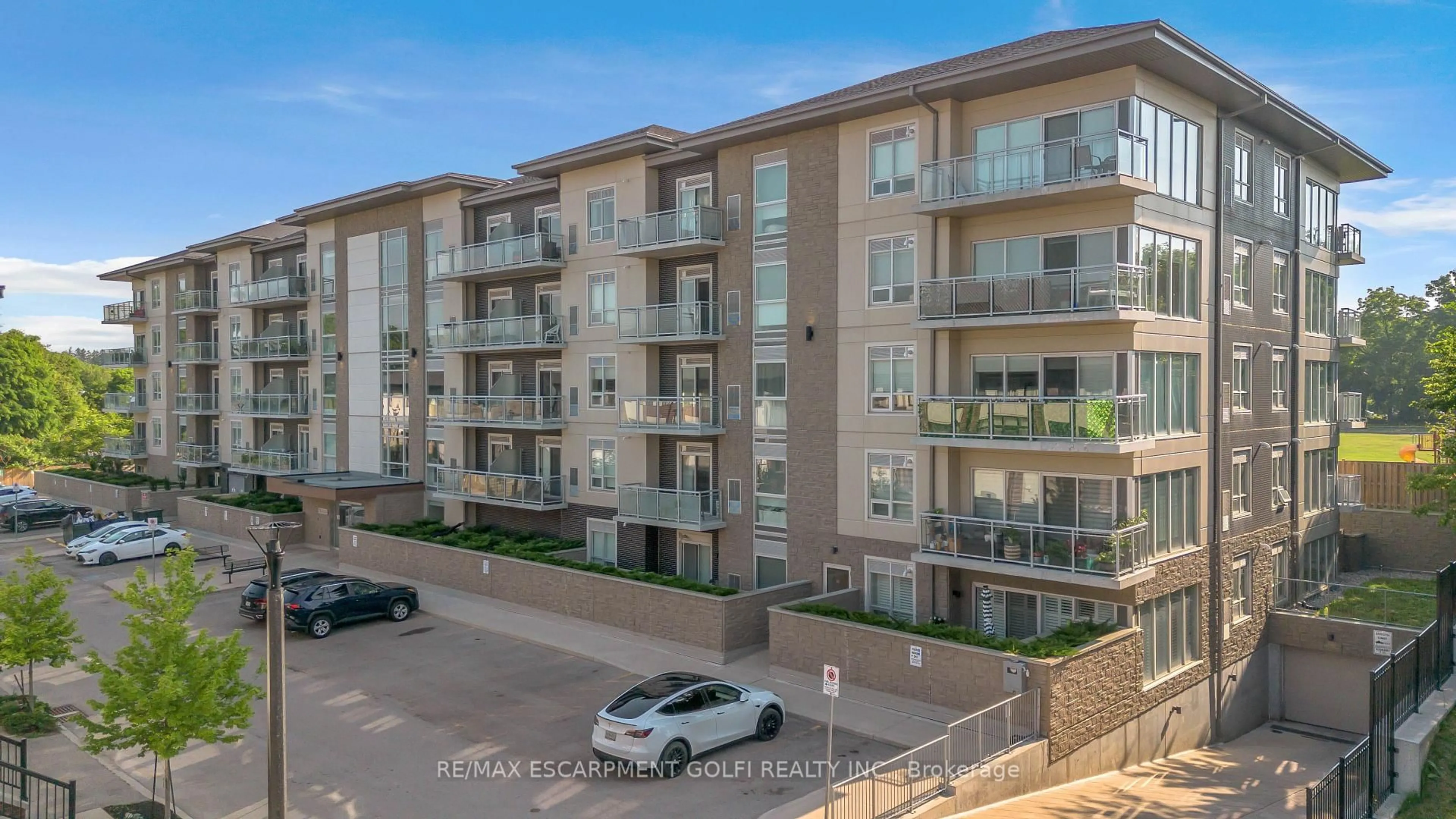 A pic from outside/outdoor area/front of a property/back of a property/a pic from drone, unknown for 16 Markle Cres #208, Hamilton Ontario L9G 0H4