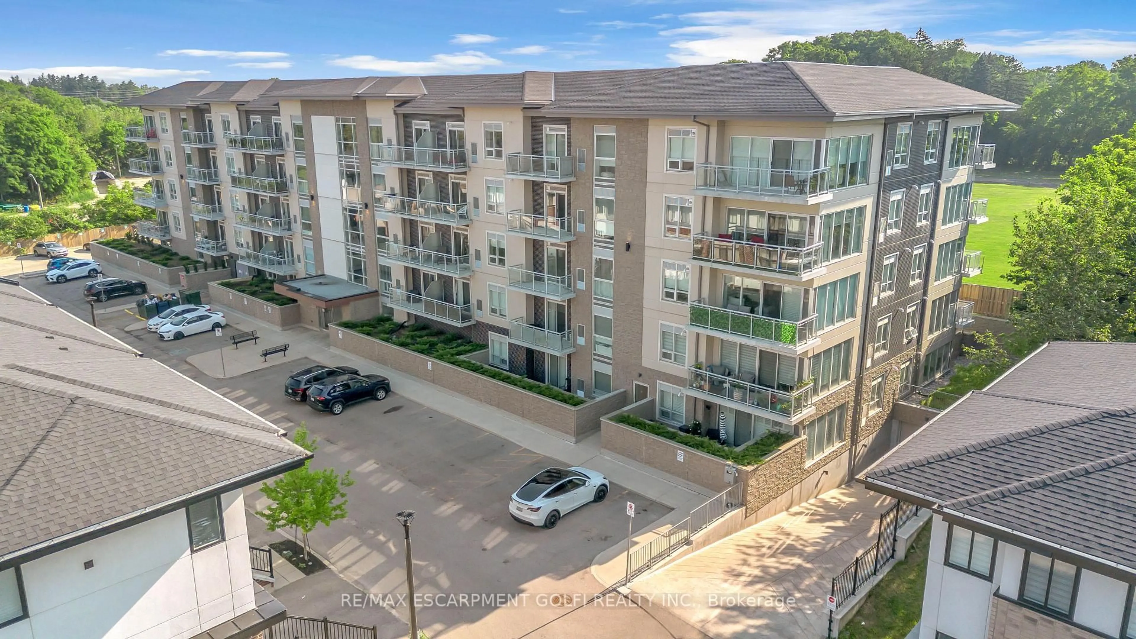 A pic from outside/outdoor area/front of a property/back of a property/a pic from drone, unknown for 16 Markle Cres #208, Hamilton Ontario L9G 0H4