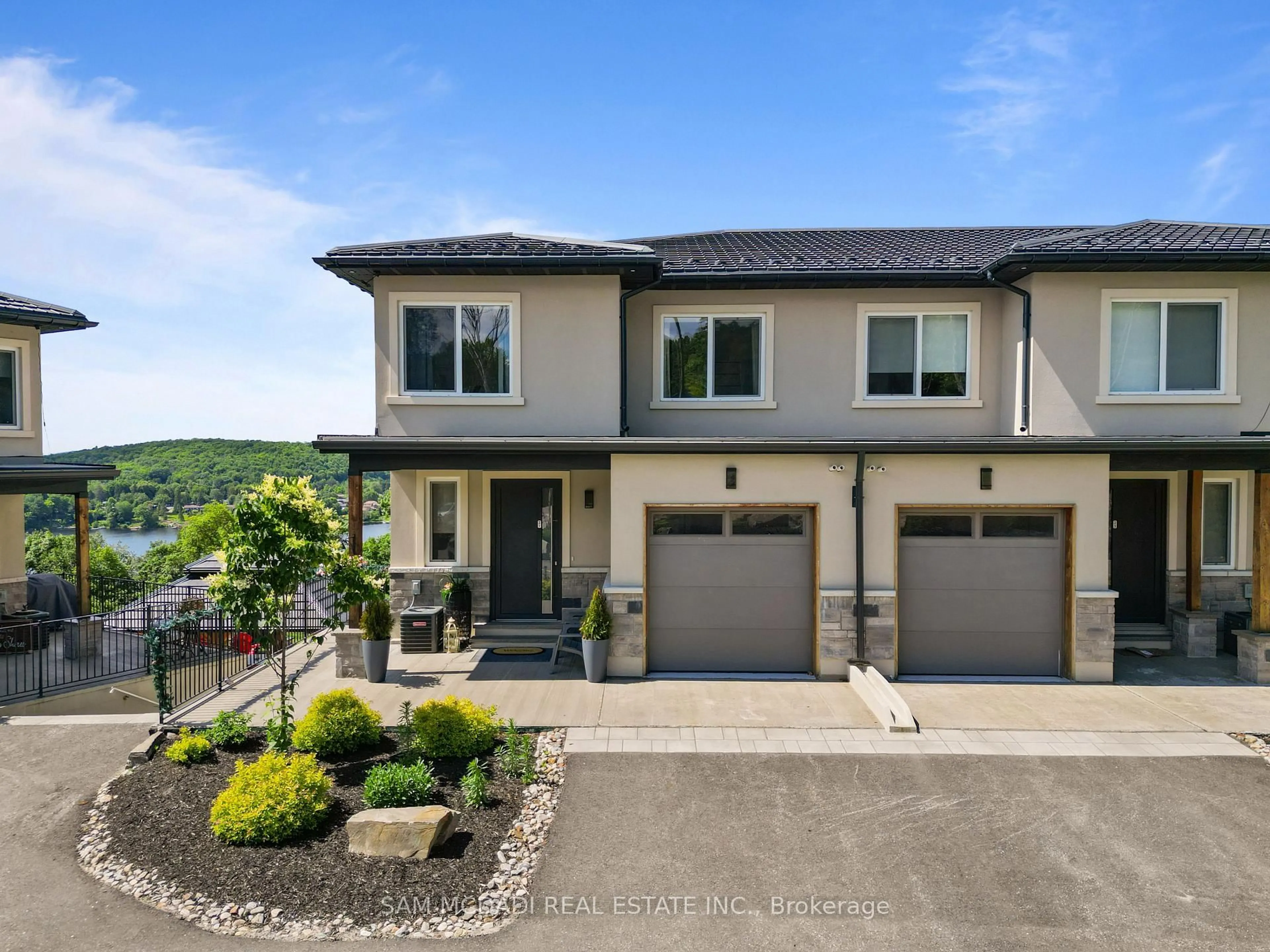 Home with vinyl exterior material, unknown for 21 Horizon Lane, Huntsville Ontario P1H 1V5