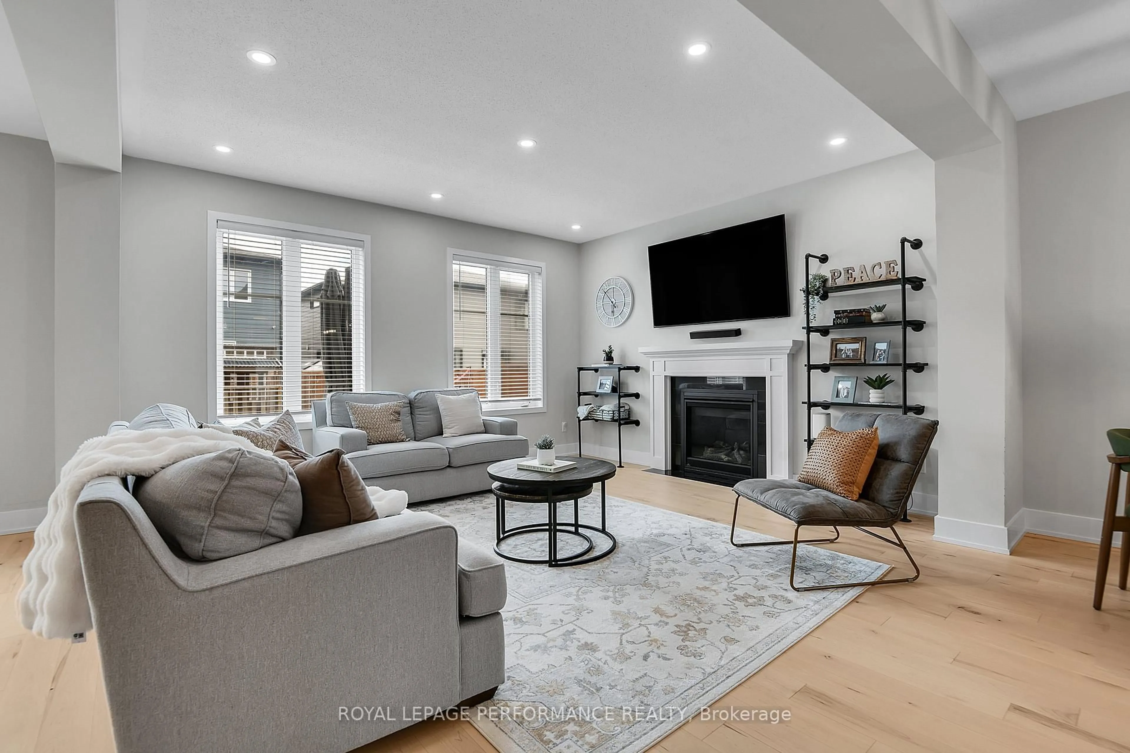 Living room with furniture, unknown for 56 Pelham Cres, Richmond Ontario K0A 2Z0
