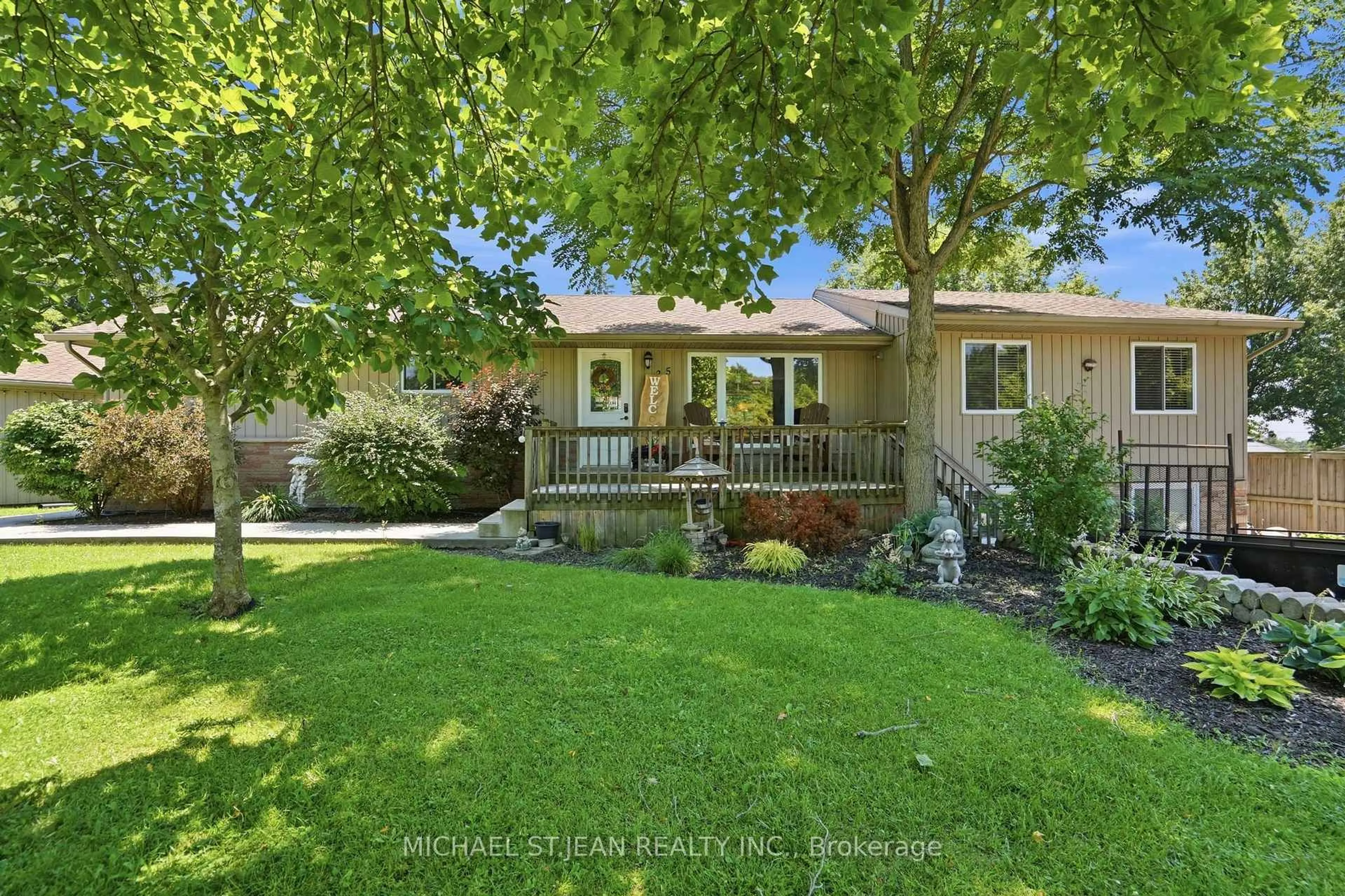 Unknown for 25 Saveryn Rd, Hamilton Ontario L9B 1N4