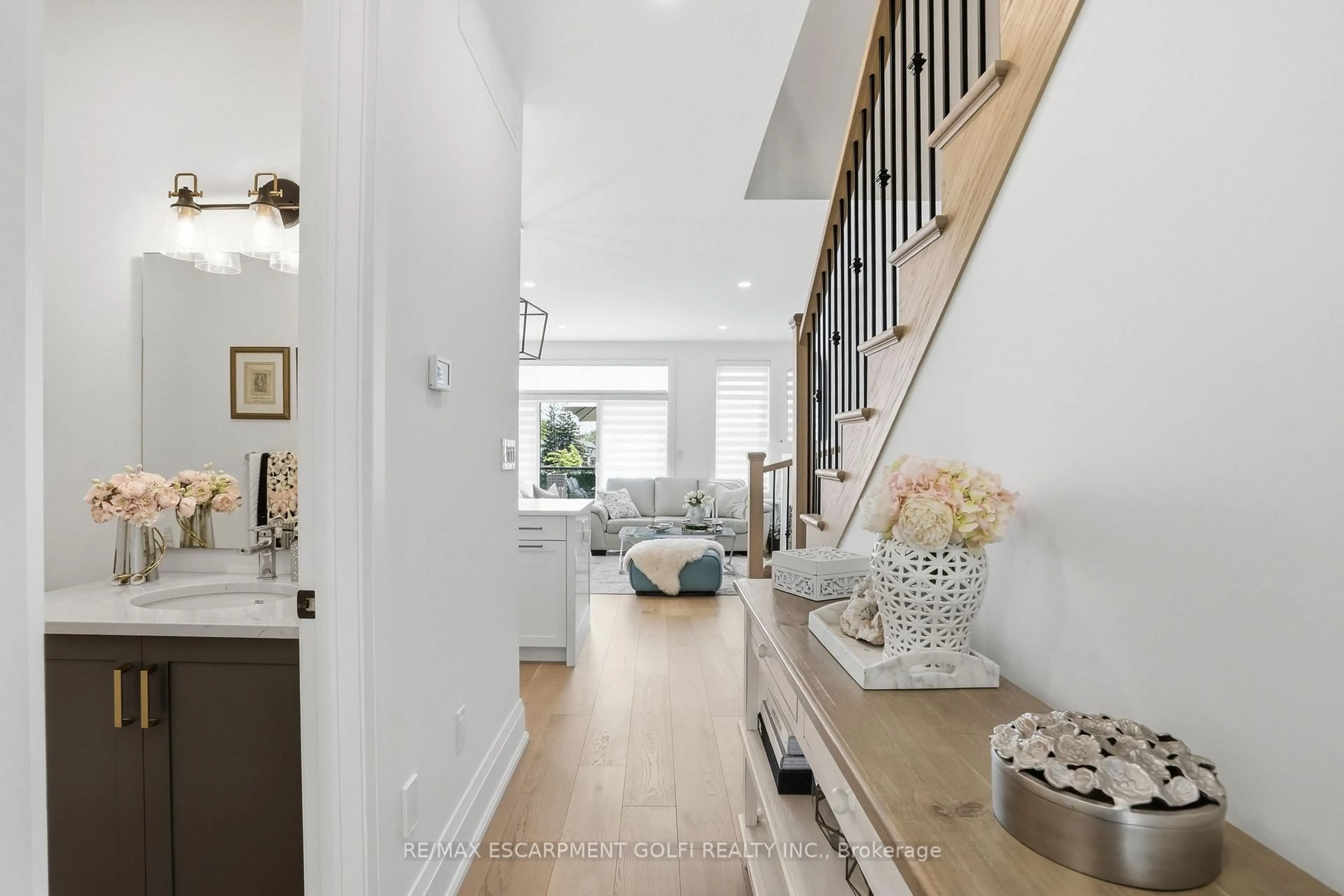 Indoor entryway for 24 Willowbank Common, St. Catharines Ontario L2S 4C8