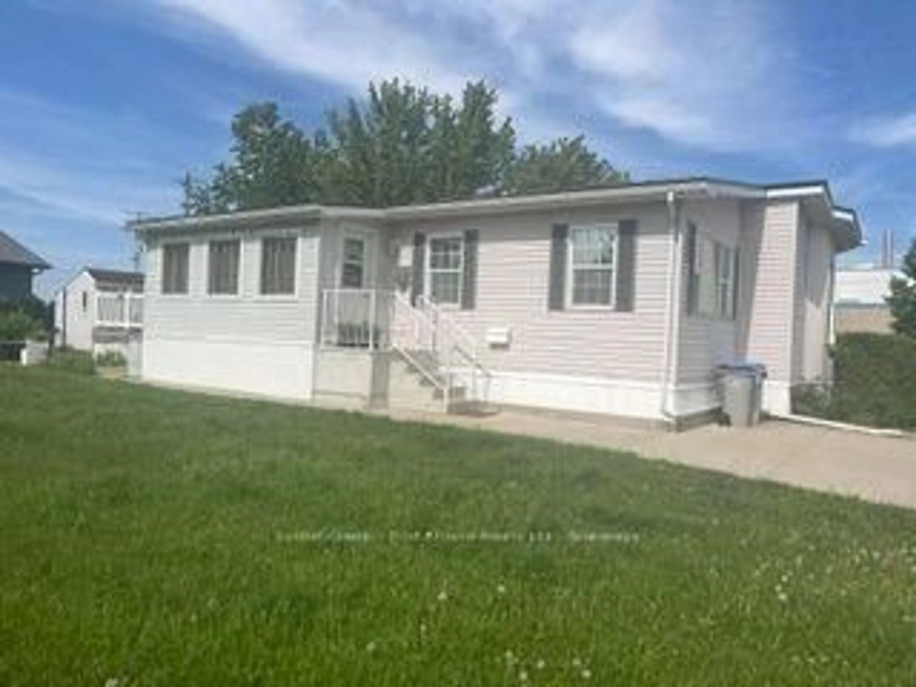 Home with vinyl exterior material, unknown for 1 25 Thames Rd, St. Marys Ontario N4X 1C4