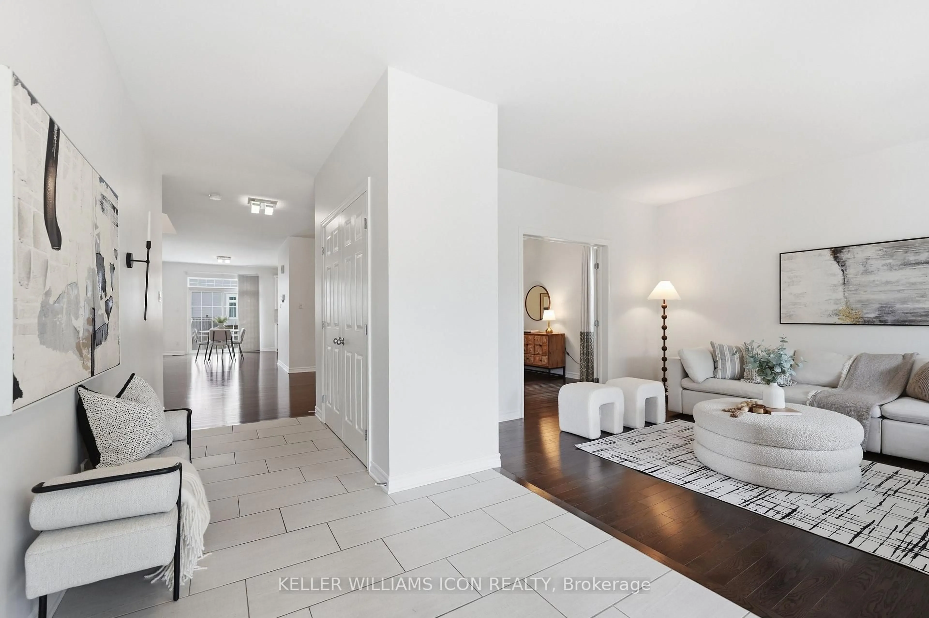 Indoor foyer for 101 Brambling Way, Ottawa Ontario K2J 5V3