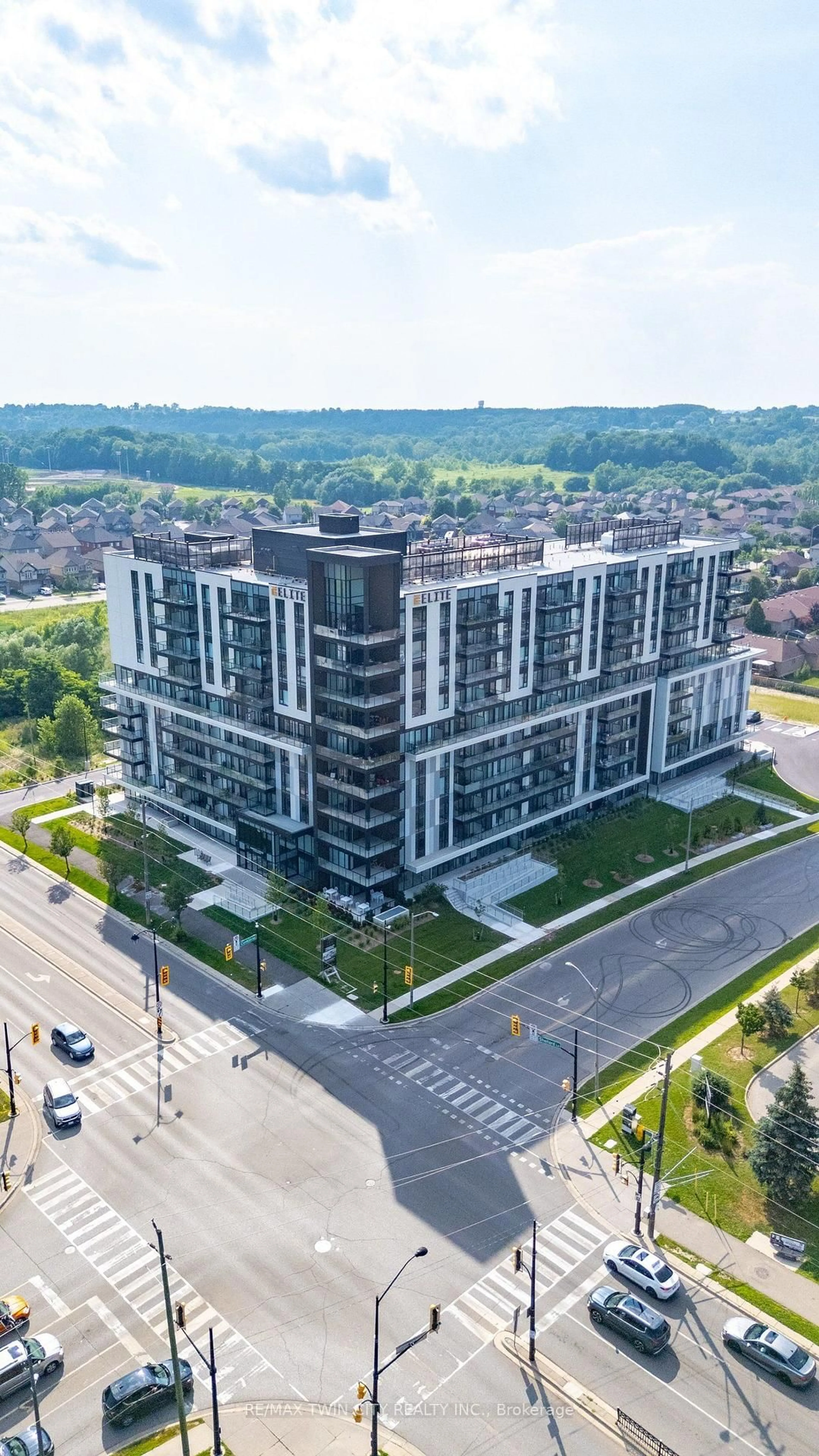 A pic from outside/outdoor area/front of a property/back of a property/a pic from drone, building for 575 Conklin Rd #Unit #323, Brantford Ontario N3T 0Y2