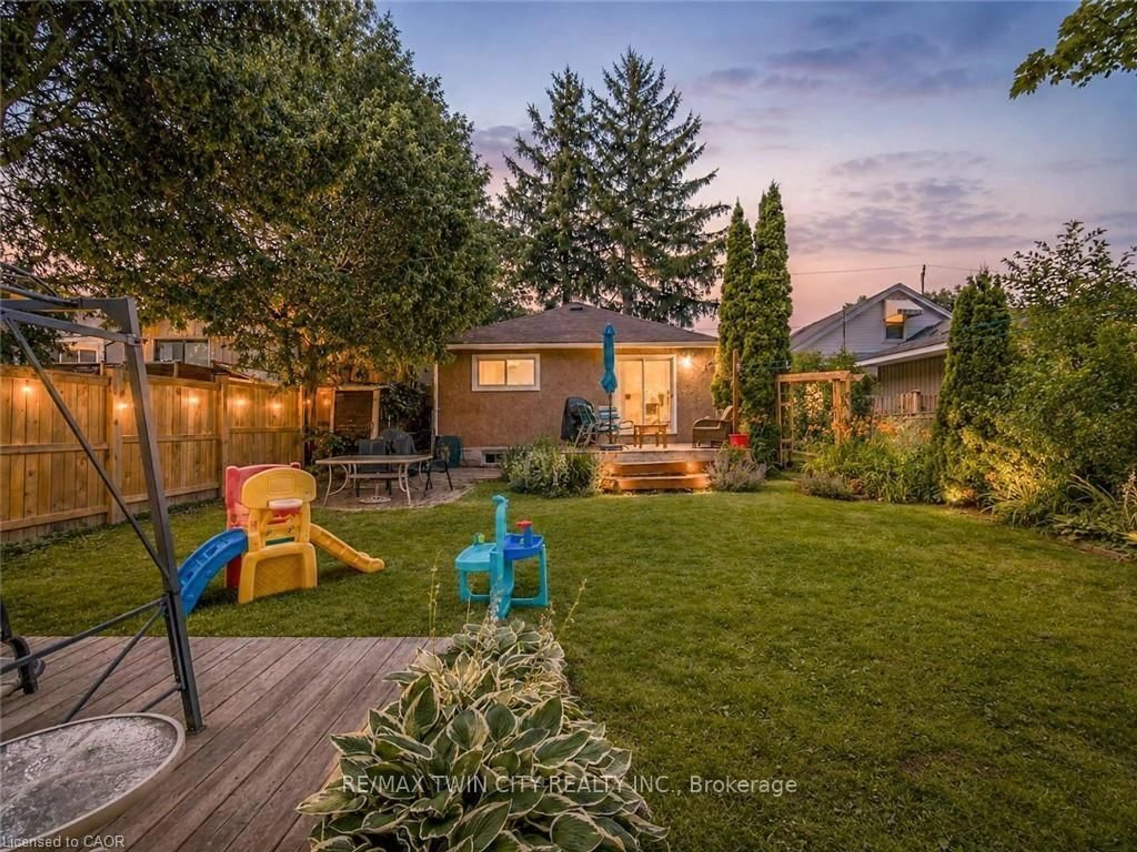 Patio, street for 137 Francis St, Cambridge Ontario N1S 2A2