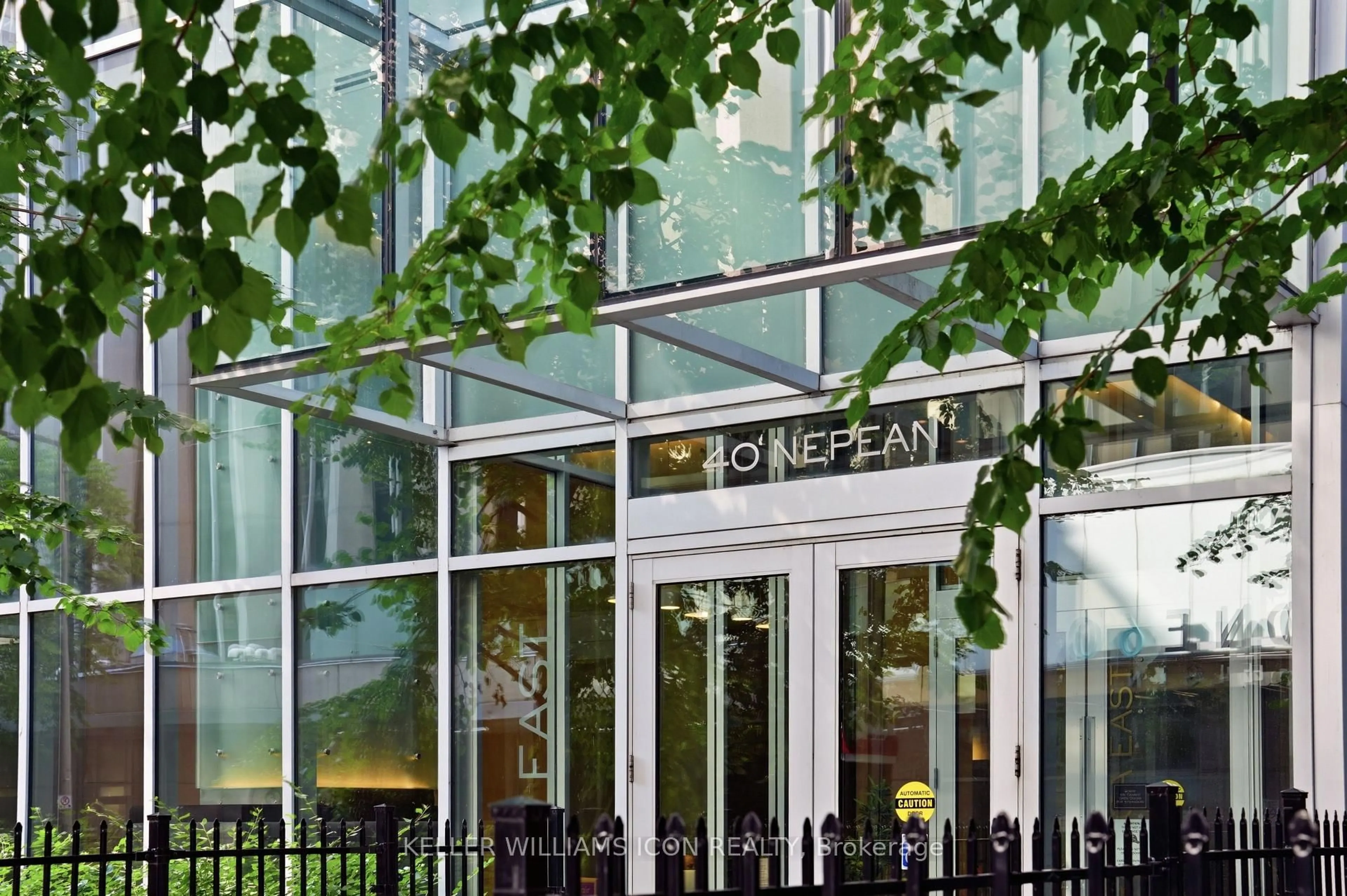 Indoor foyer for 40 NEPEAN St #1907, Ottawa Ontario K2P 0X5
