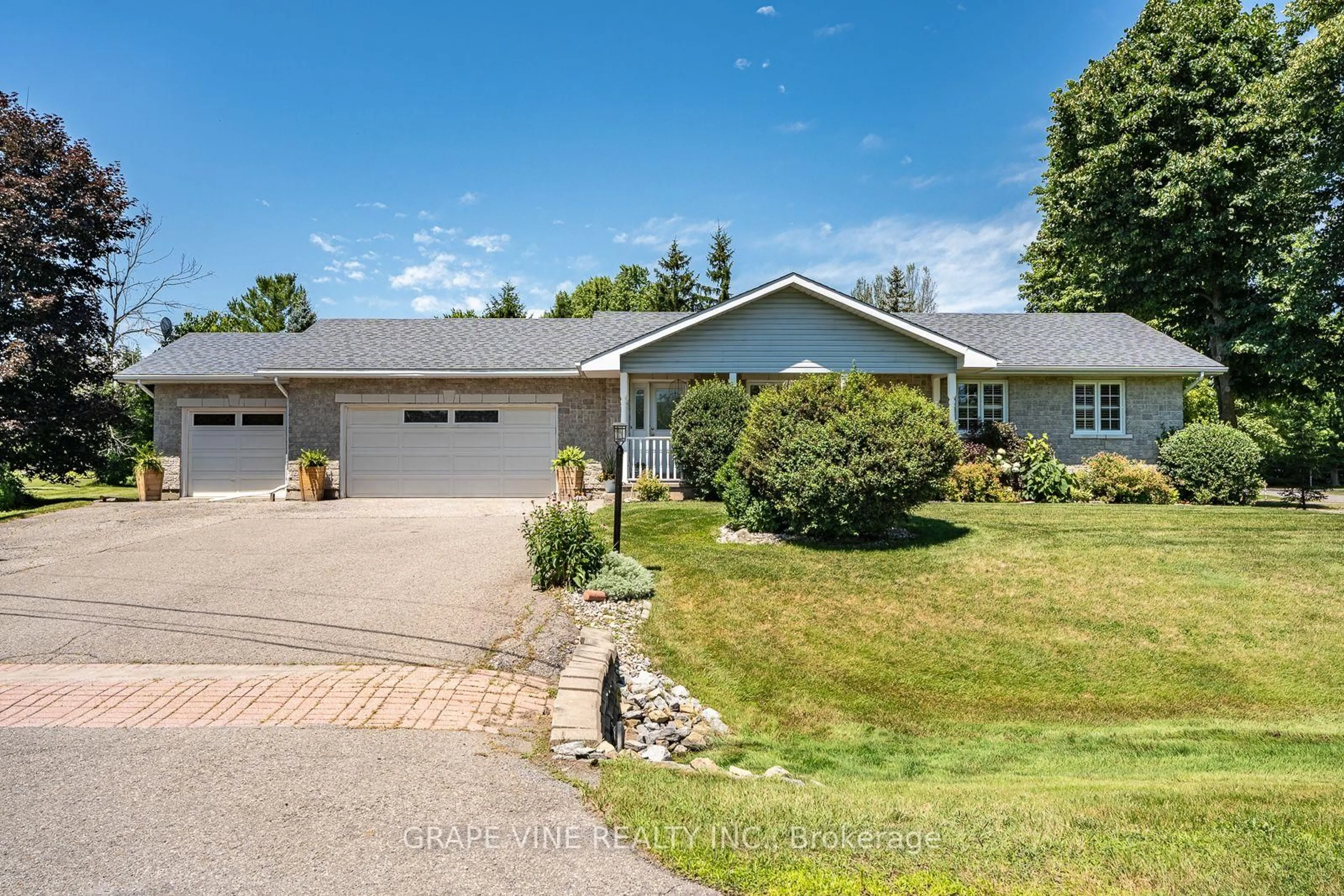 A pic from outside/outdoor area/front of a property/back of a property/a pic from drone, street for 8391 Rowan Dr Dr, Metcalfe Ontario K0A 2P0