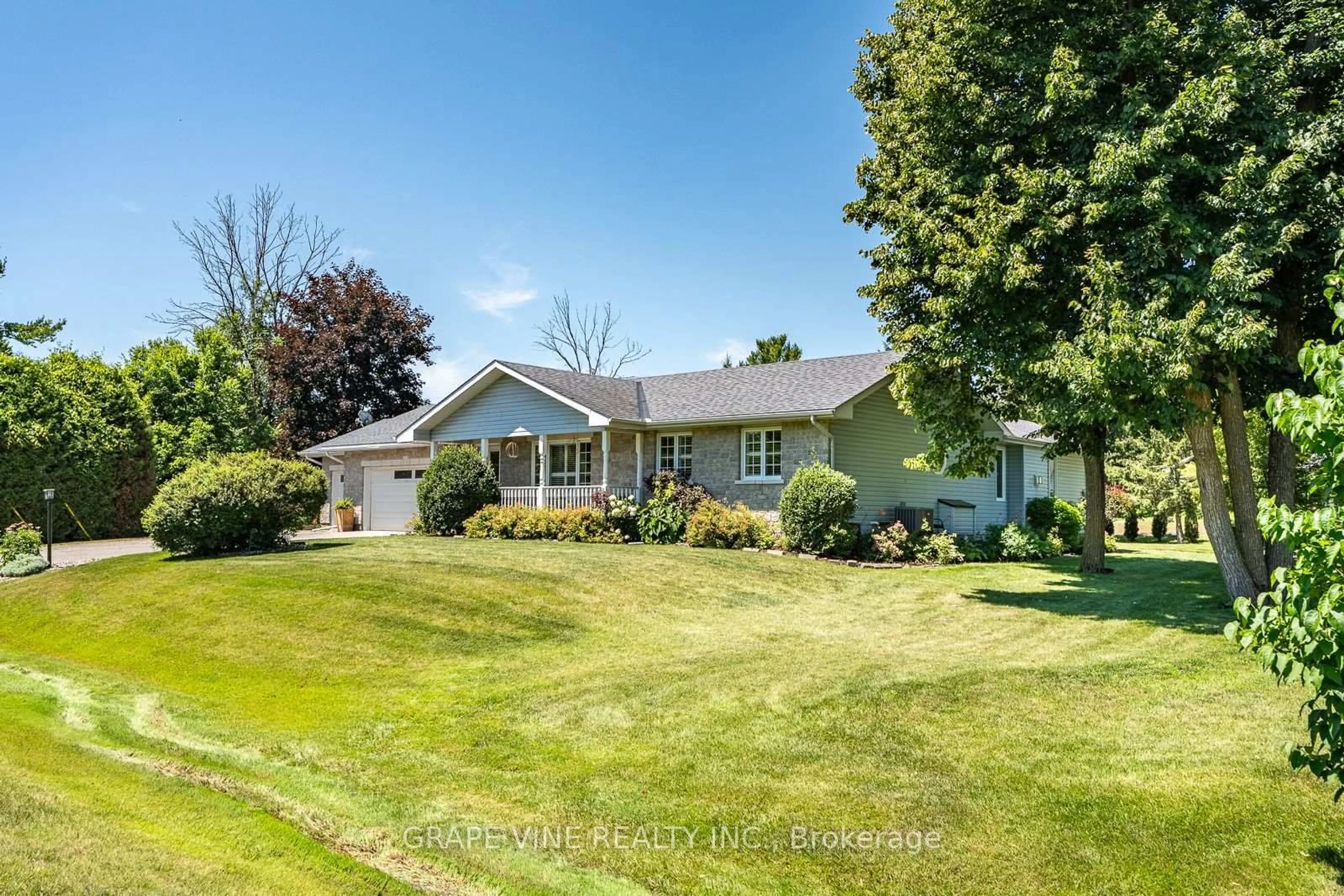 A pic from outside/outdoor area/front of a property/back of a property/a pic from drone, street for 8391 Rowan Dr Dr, Metcalfe Ontario K0A 2P0