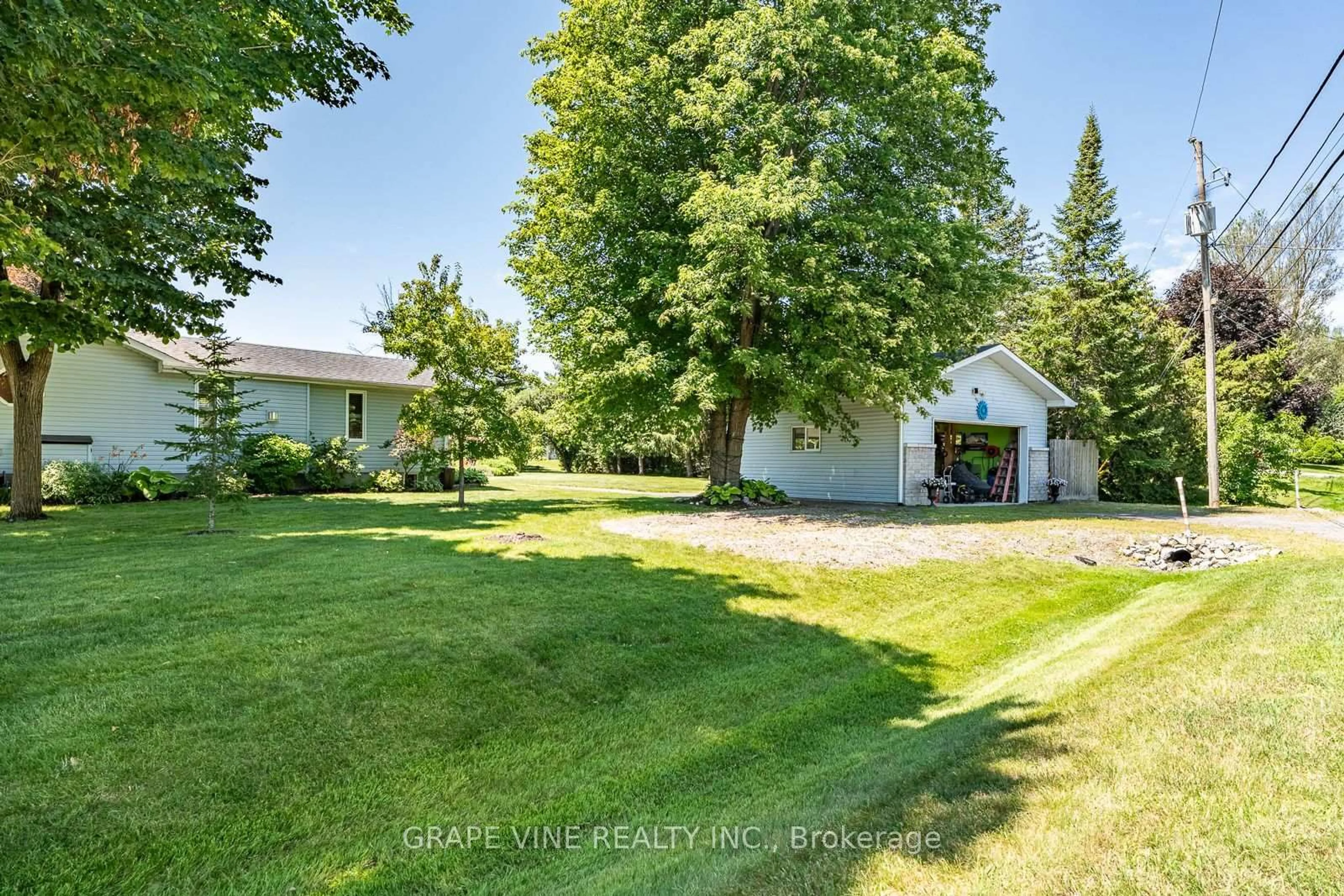 A pic from outside/outdoor area/front of a property/back of a property/a pic from drone, unknown for 8391 Rowan Dr Dr, Metcalfe Ontario K0A 2P0